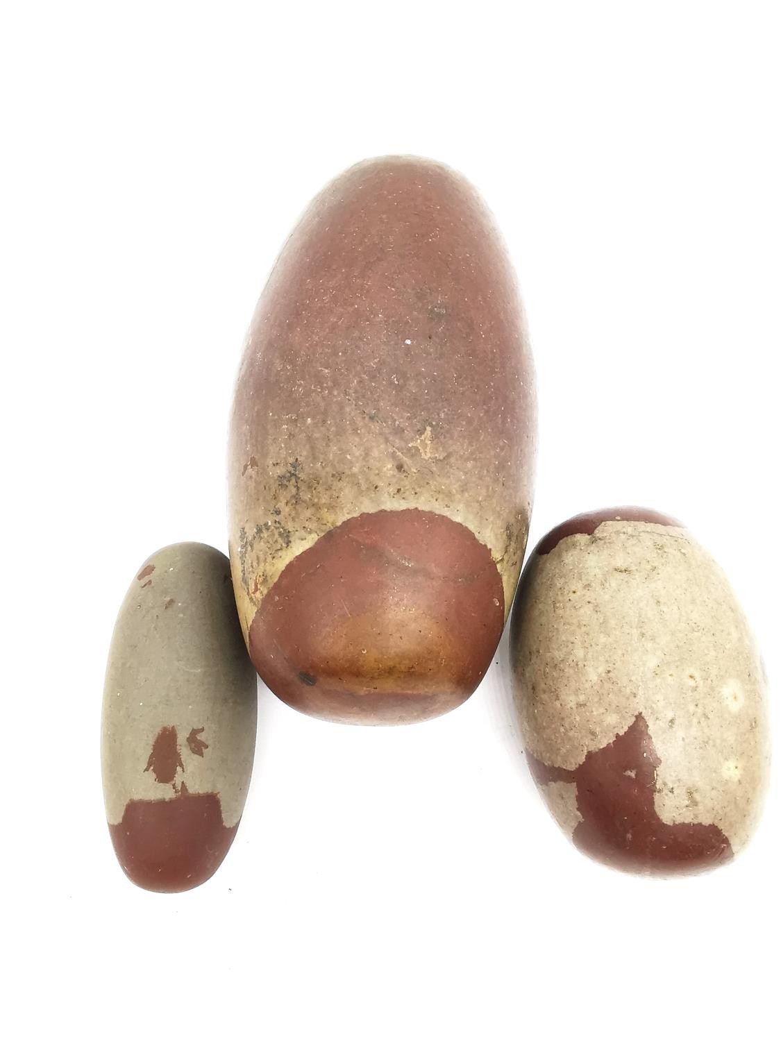Three polished Indian Shiva Lingam stones of elongated egg form. Longest 18cm. - Image 6 of 6