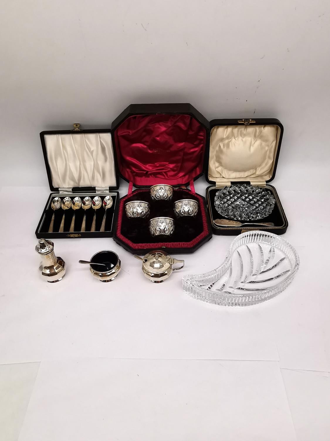 A collection of silver, including a silver cruet set, a leather cased set of four salts by Sibray, - Image 2 of 10