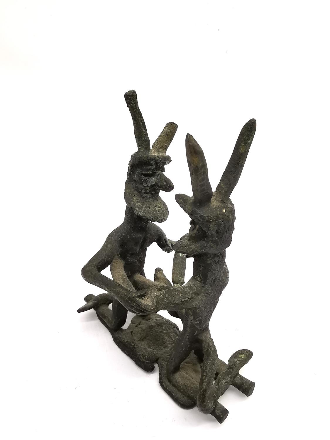 A Tribal bronze erotic sculpture of two bearded mythical creatures fighting. H.12 L.10.5 W.7cm. - Bild 4 aus 7