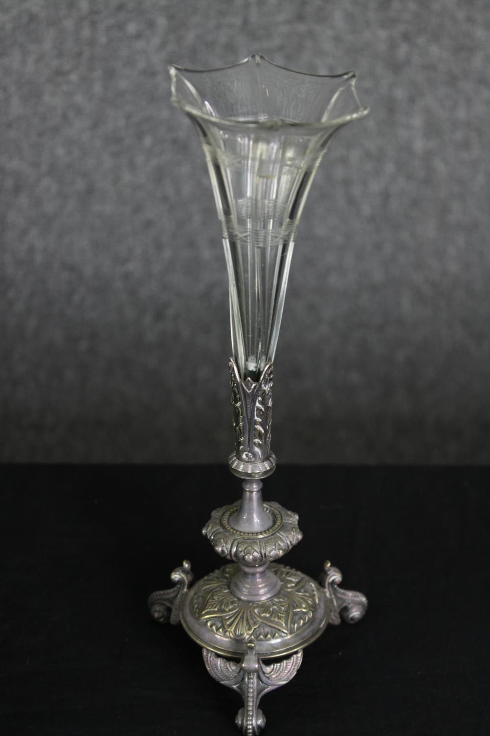 A glass cake stand, a pair of glass and silver plated vases, and a cut glass bowl with tortoiseshell - Image 7 of 7