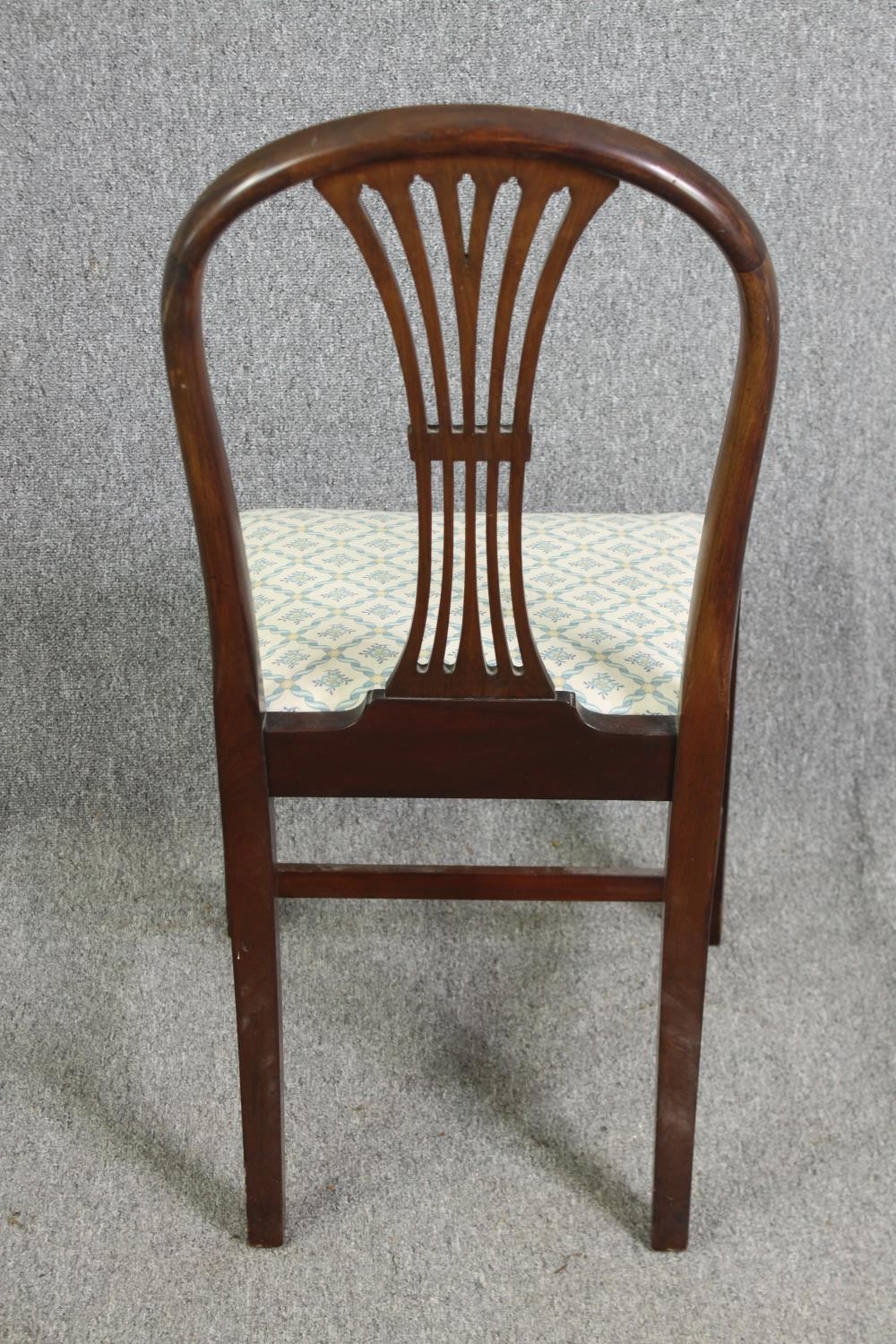A set of six Hepplewhite style dining chairs, early 20th century. - Image 5 of 9