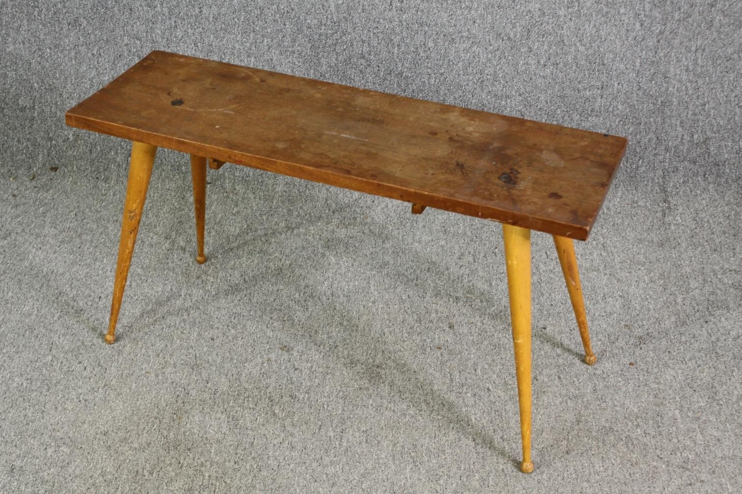 An Ercol style beech side table, with associated top and base. H.49 W.90 D.29.5cm. - Image 3 of 5