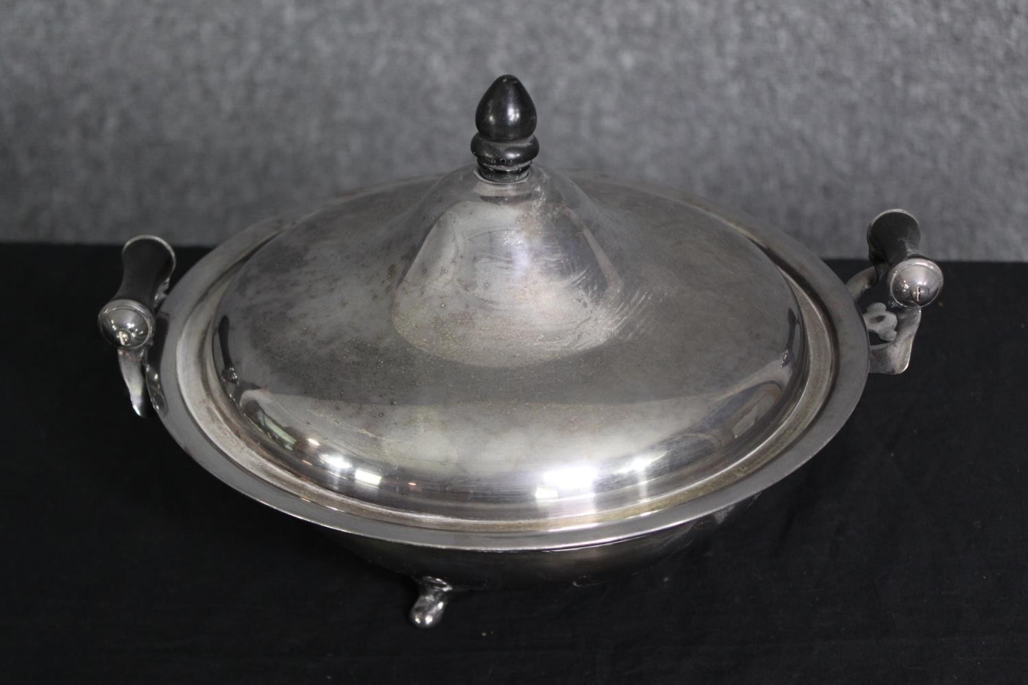 A group of various silver plated trays, and other wares. L.58 W.38cm. (largest). - Image 15 of 15