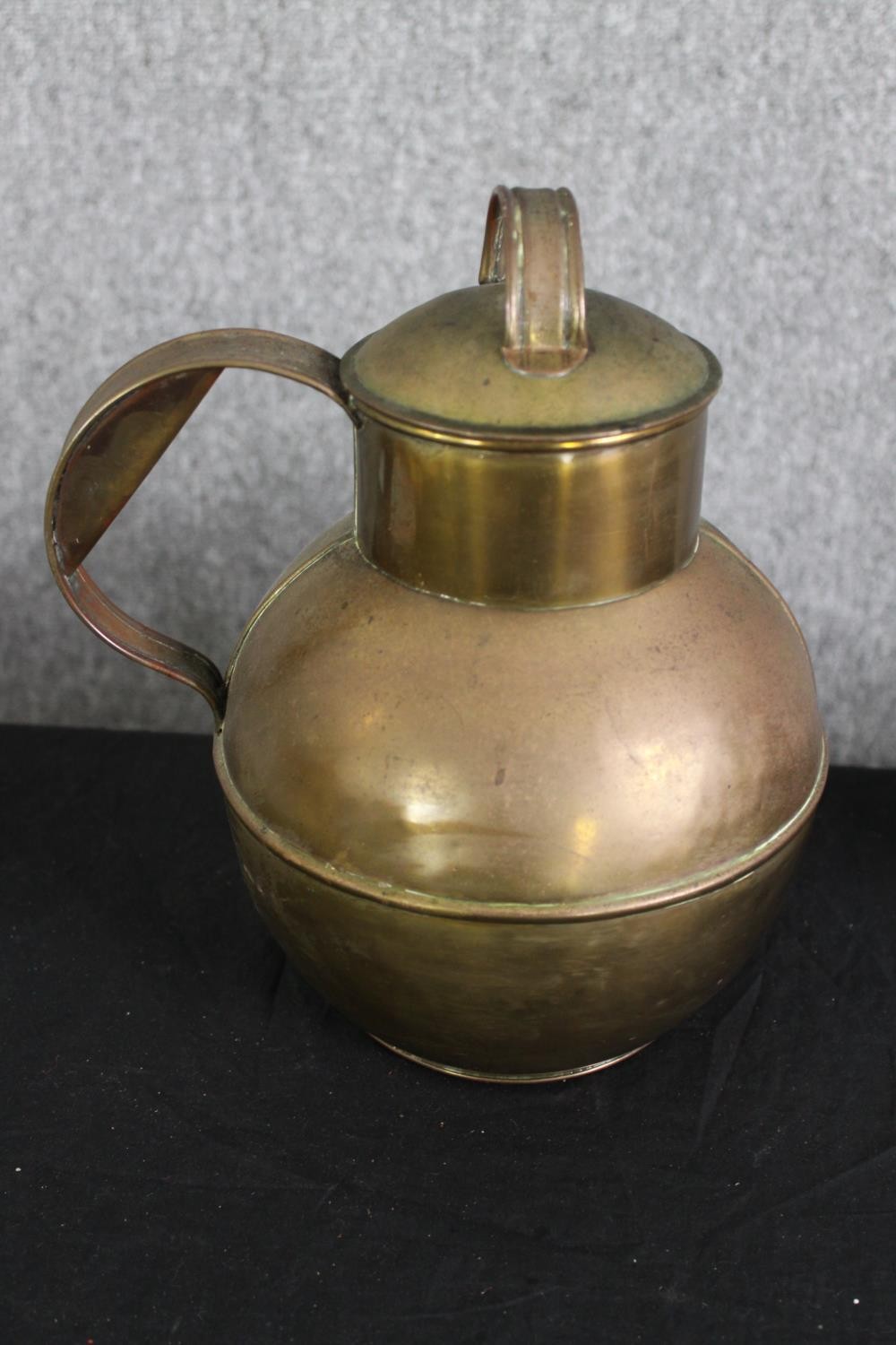 Two brass globular shaped lidded vessels. H.16cm. (largest). - Image 3 of 6