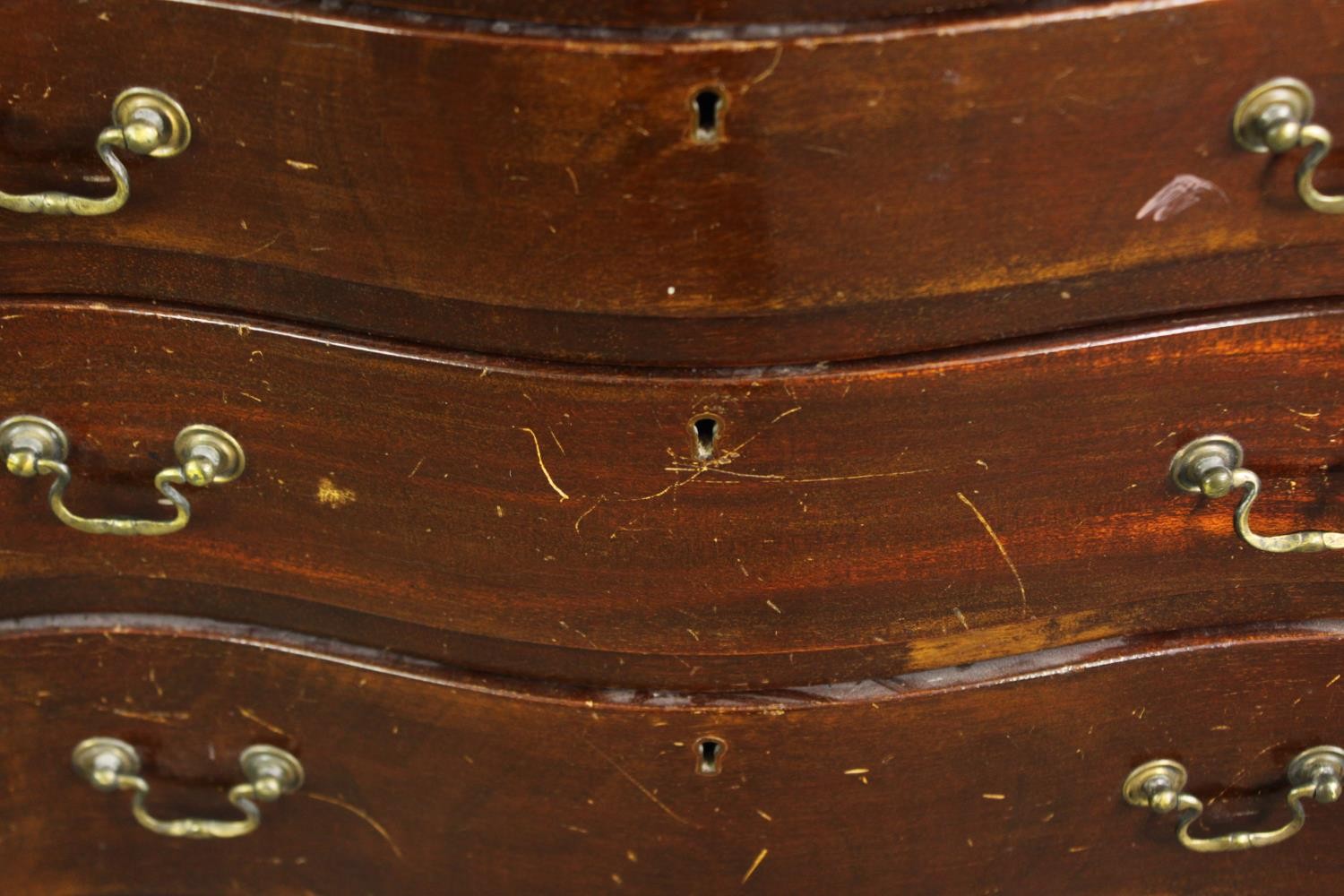 A small George III style mahogany chest of drawers, early 20th century. H.74 W.59 D.41cm. - Image 5 of 5