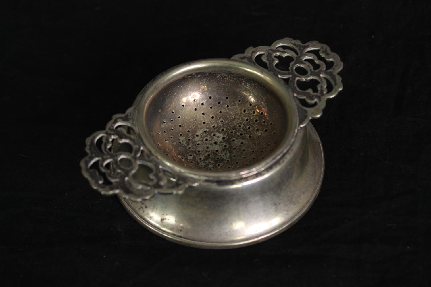 A group of various silver plated trays, and other wares. L.58 W.38cm. (largest). - Image 9 of 15