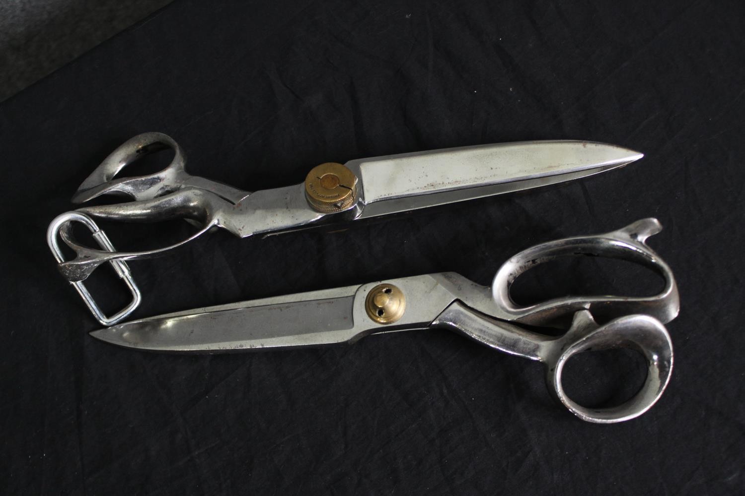 A pair of tailor scissors, and various other items. L.45cm. (largest). - Image 4 of 6