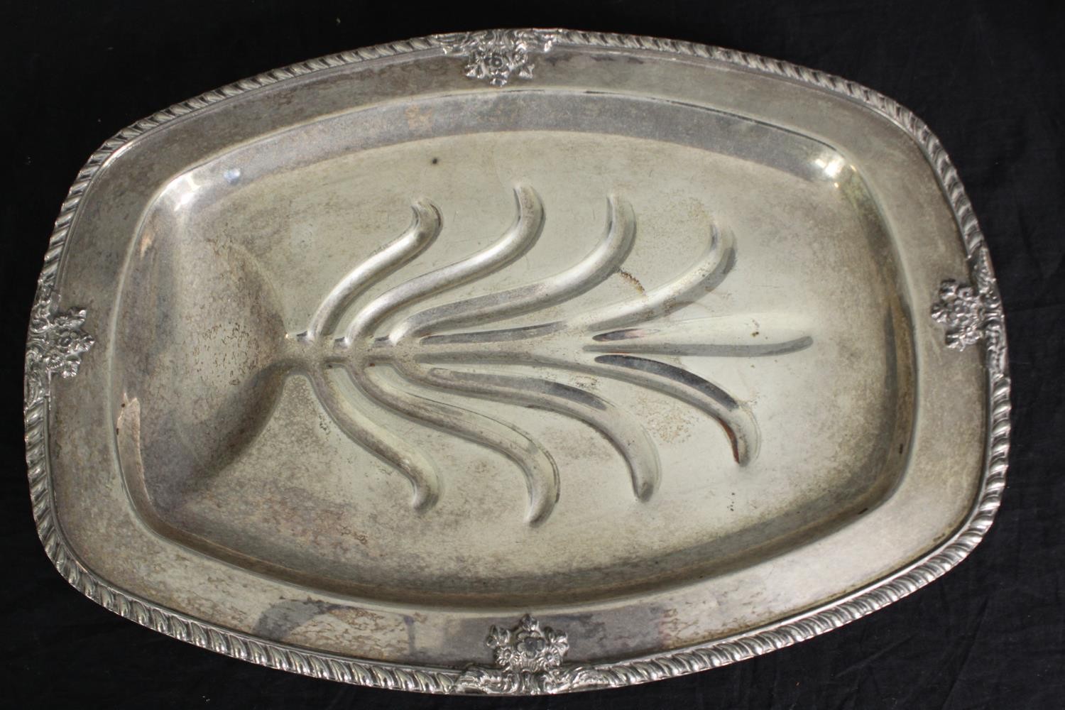 A group of various silver plated trays, and other wares. L.58 W.38cm. (largest). - Image 11 of 15