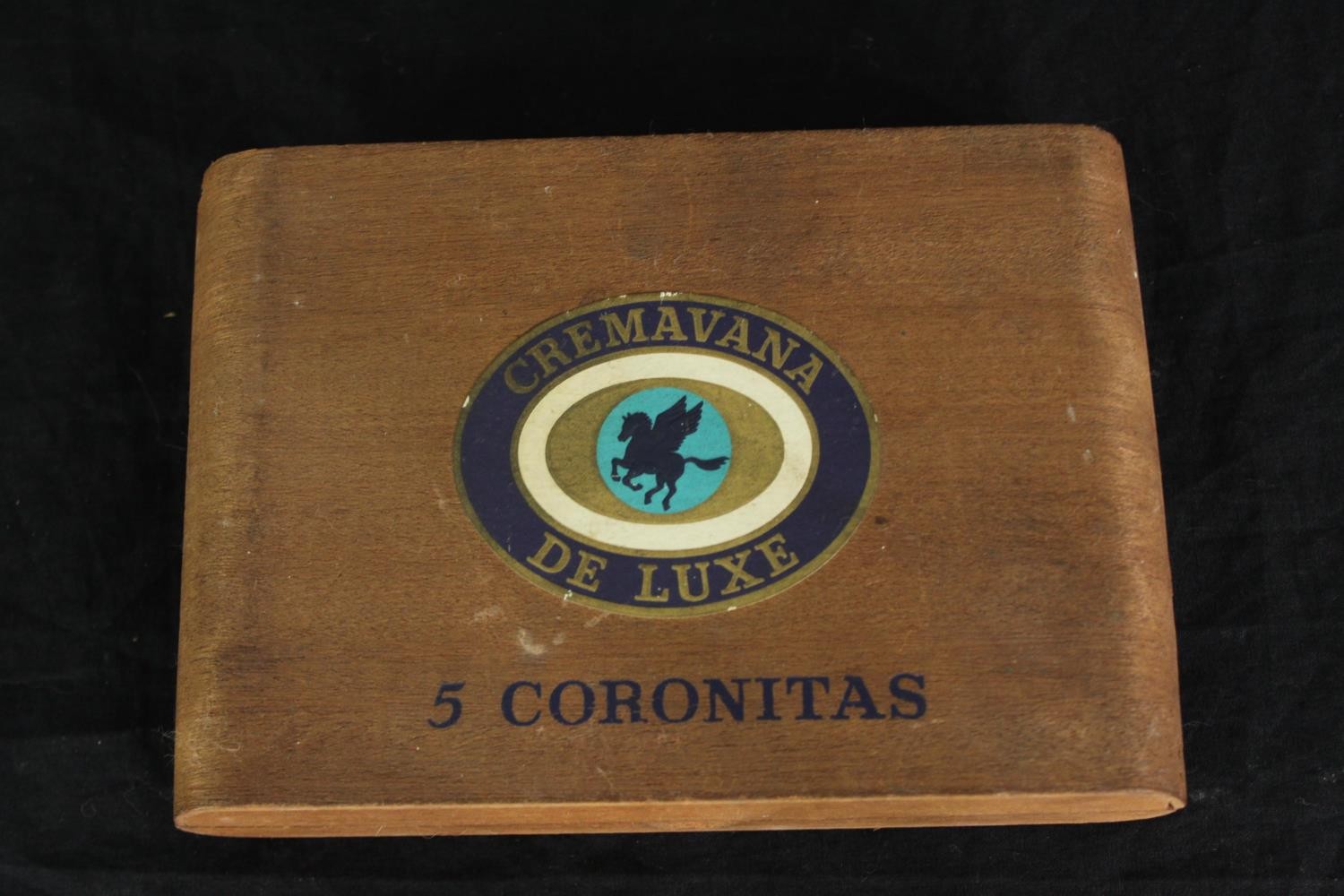 A group of vintage cigar boxes. H.7 W.22.5 D.18.5cm. (largest). - Bild 3 aus 7