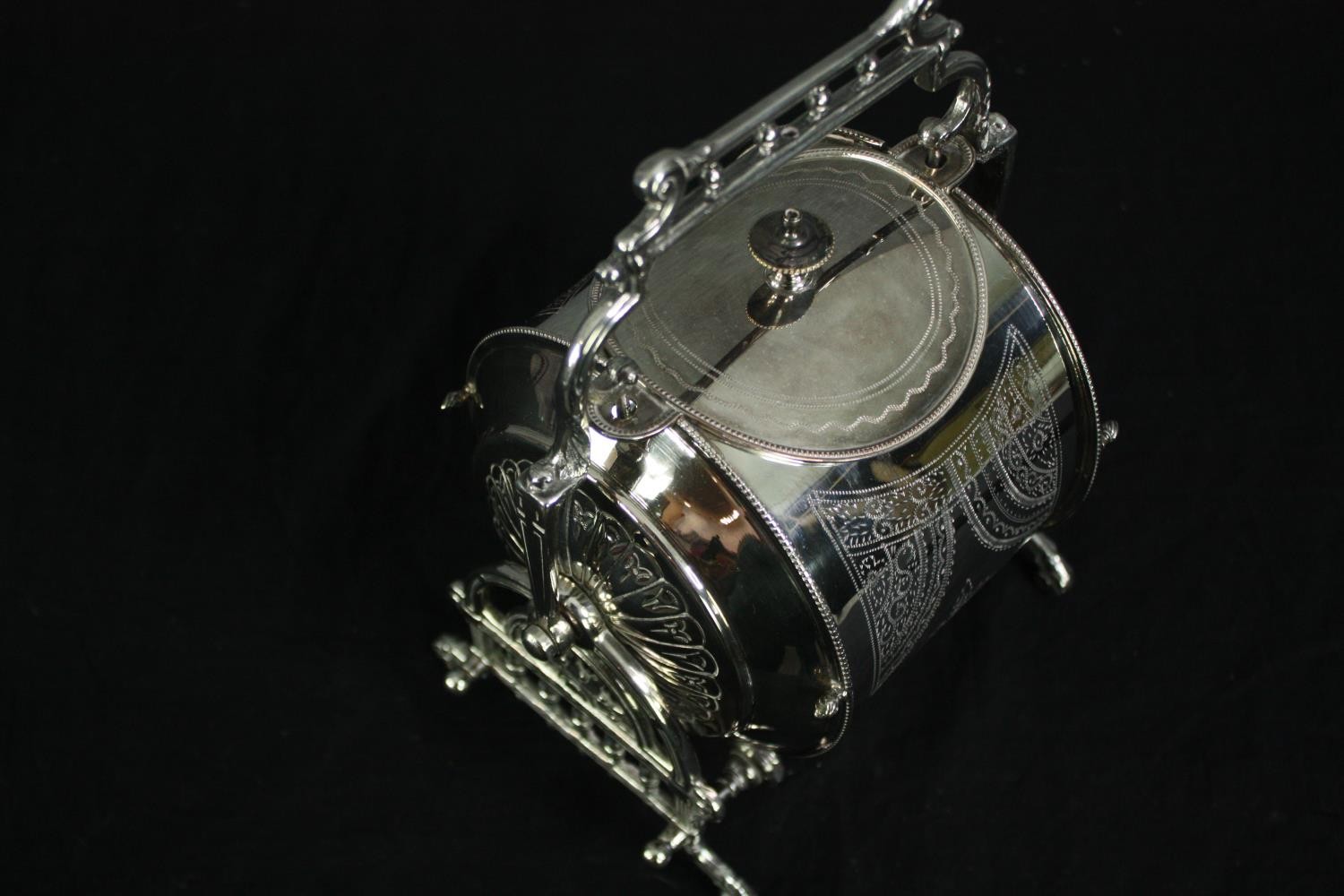 A 19th century silver plated biscuit barrel with engraved decoration, marked to the underside. H. - Image 4 of 8