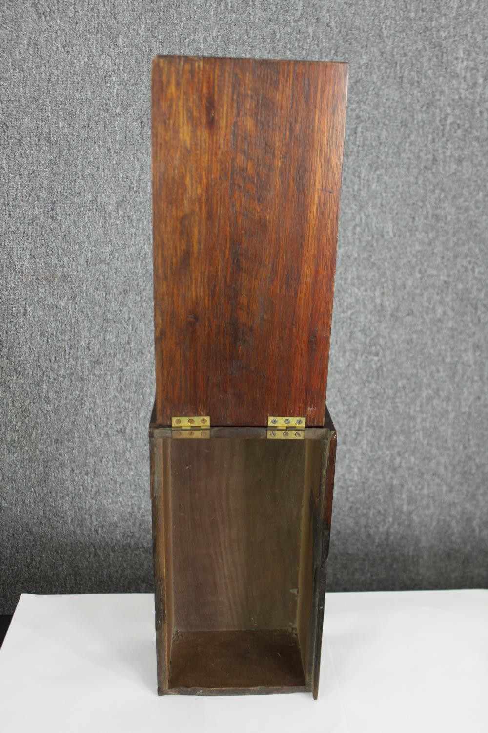 An antique mahogany box. H.22 W.35 D.12cm. - Image 4 of 5