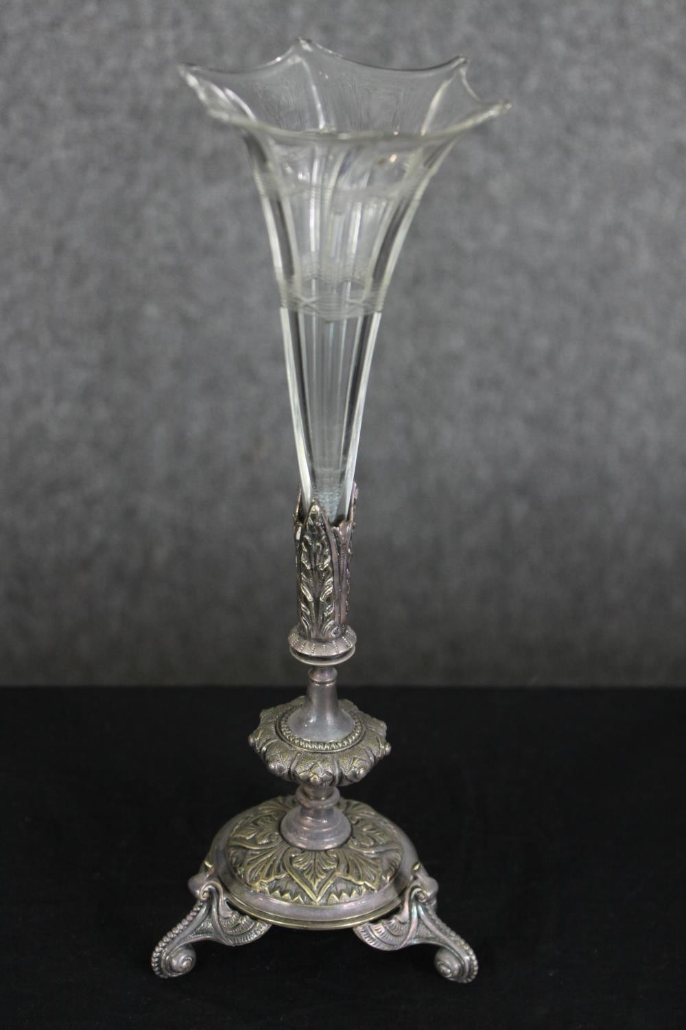 A glass cake stand, a pair of glass and silver plated vases, and a cut glass bowl with tortoiseshell - Image 3 of 7