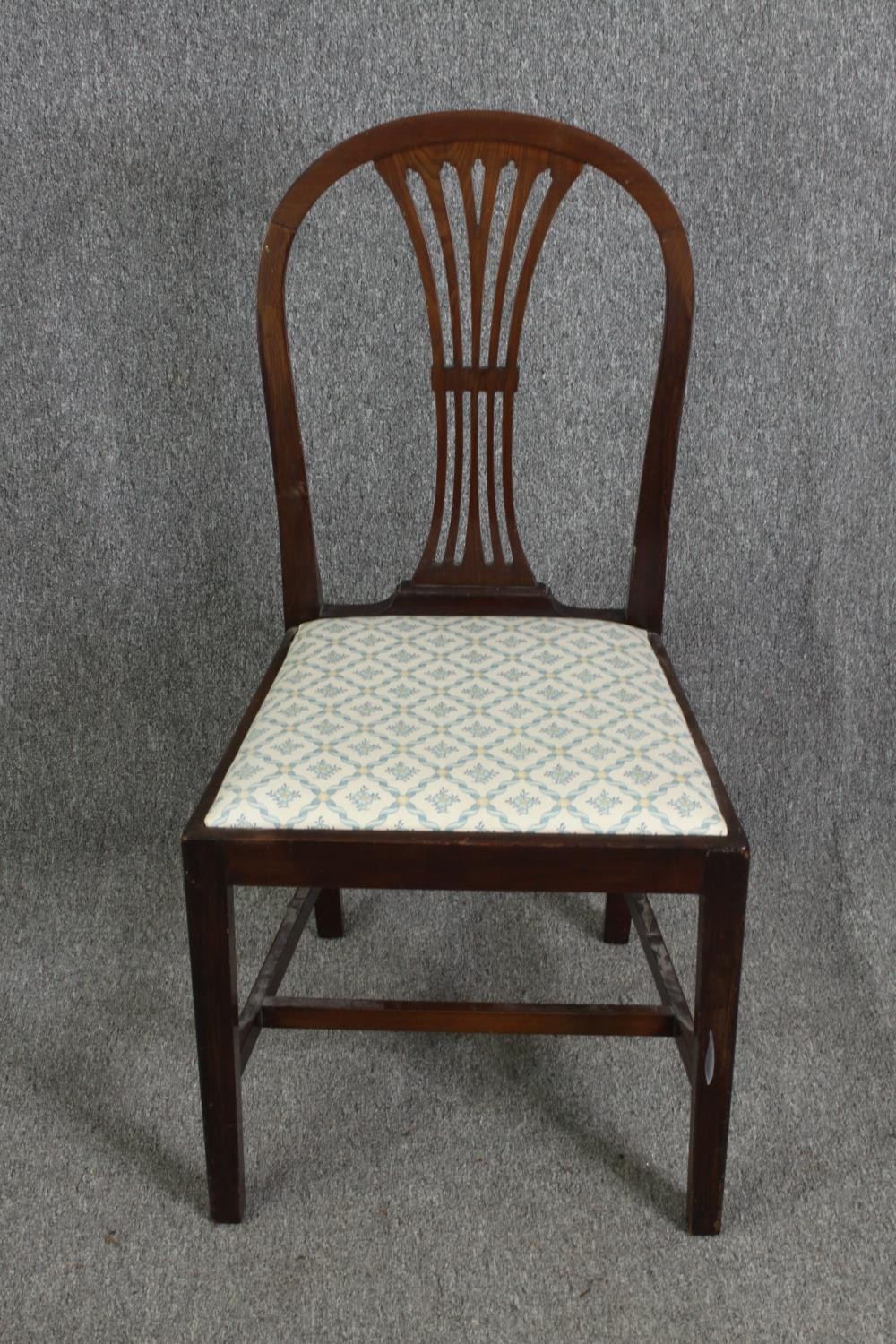 A set of six Hepplewhite style dining chairs, early 20th century. - Image 3 of 9