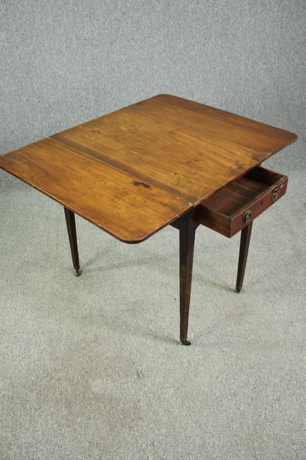 A George III mahogany Pembroke table. H.70 W.96 D.73cm. - Bild 6 aus 8