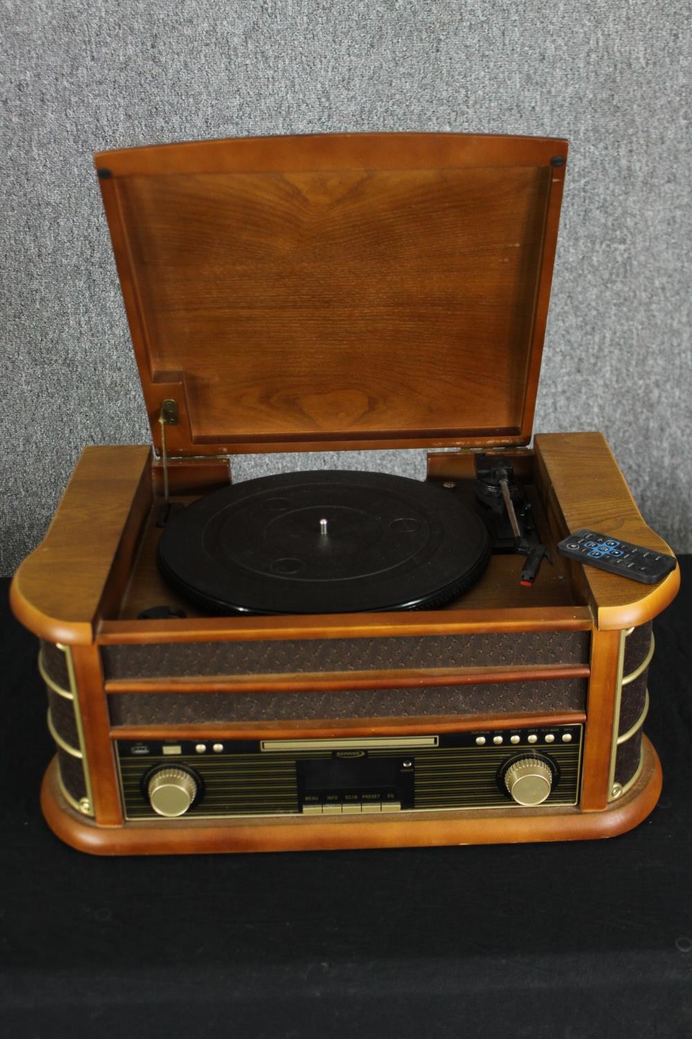 A Zennox model D9985 record and cassette player. H.22 W.49 D.36cm. - Image 4 of 7