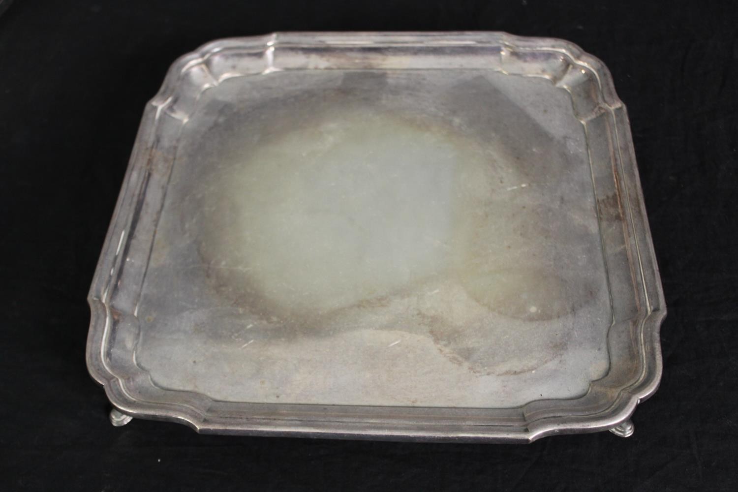 A group of various silver plated trays, and other wares. L.58 W.38cm. (largest). - Bild 7 aus 15