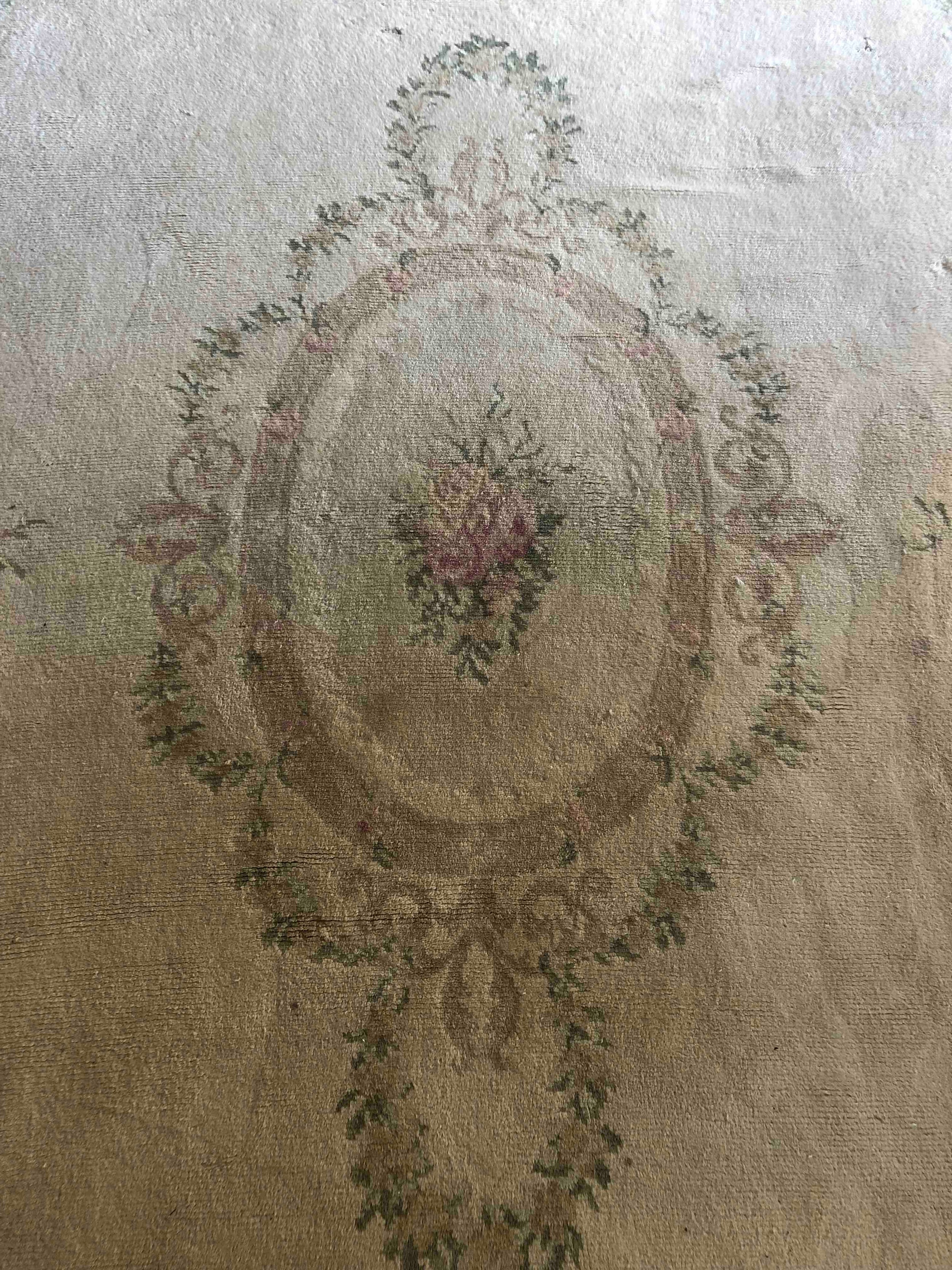 A French Aubusson carpet, with an ivory ground. L.490 W.320cm. - Image 4 of 7