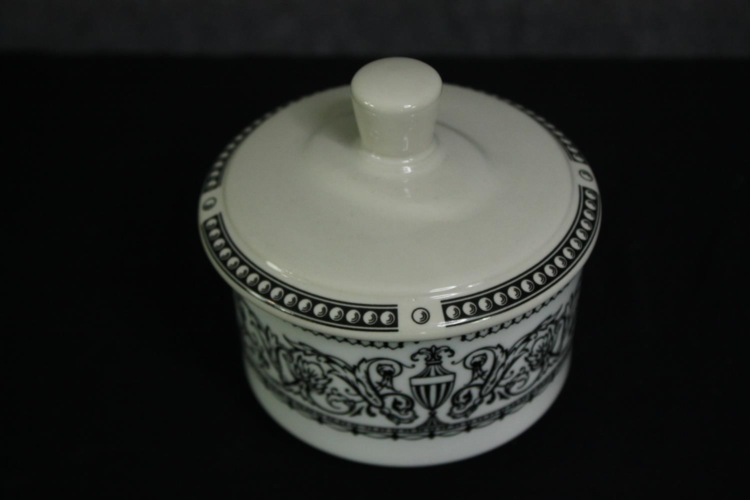 A Royal Worcester 'Padua' part dinner service. L.39 W.33cm. (largest). - Image 10 of 14