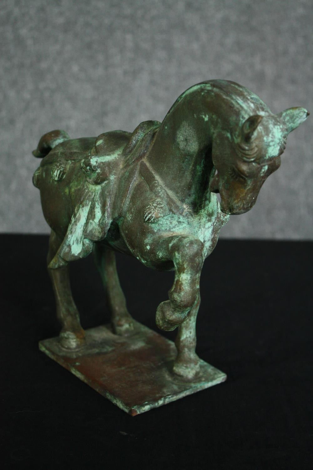 A Chinese Tang style bronzed metal model of a horse, with verdigris patination. H.22cm. - Image 6 of 6
