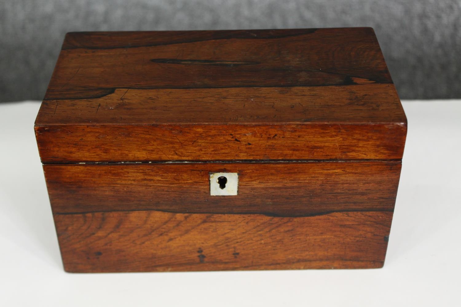 A Victorian rosewood tea caddy. H.10 W.19 D.10cm.