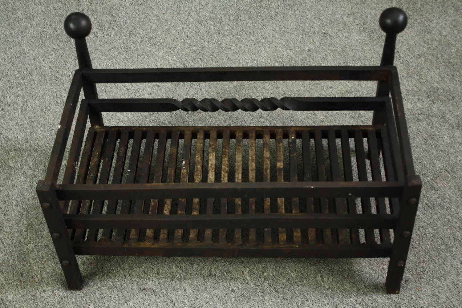 A cast iron fire grate. H.36 W.61 D.36cm.