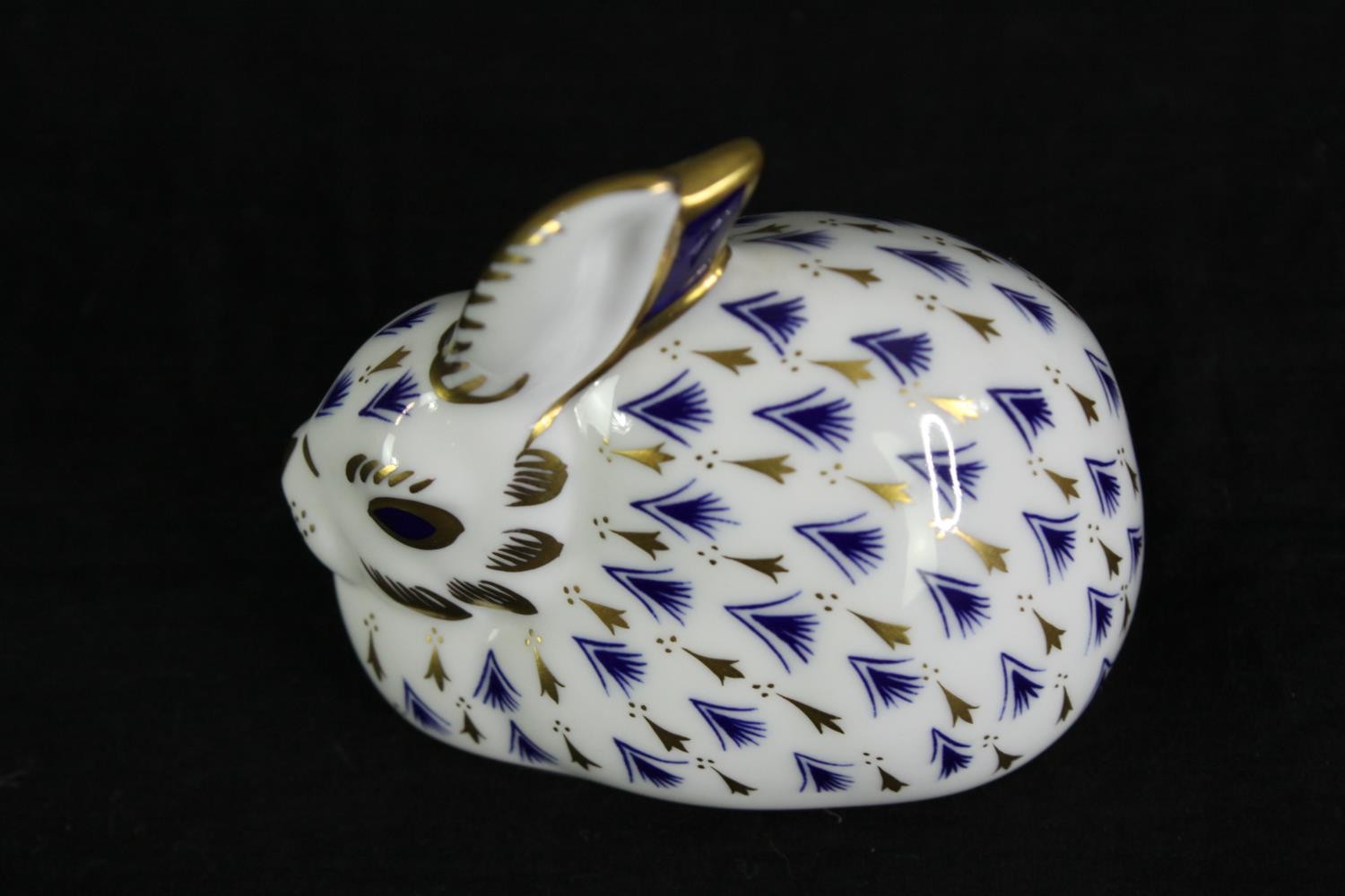 A group of four Royal Copenhagen porcelain birds and a rabbit. L.10cm. (largest). - Bild 9 aus 10