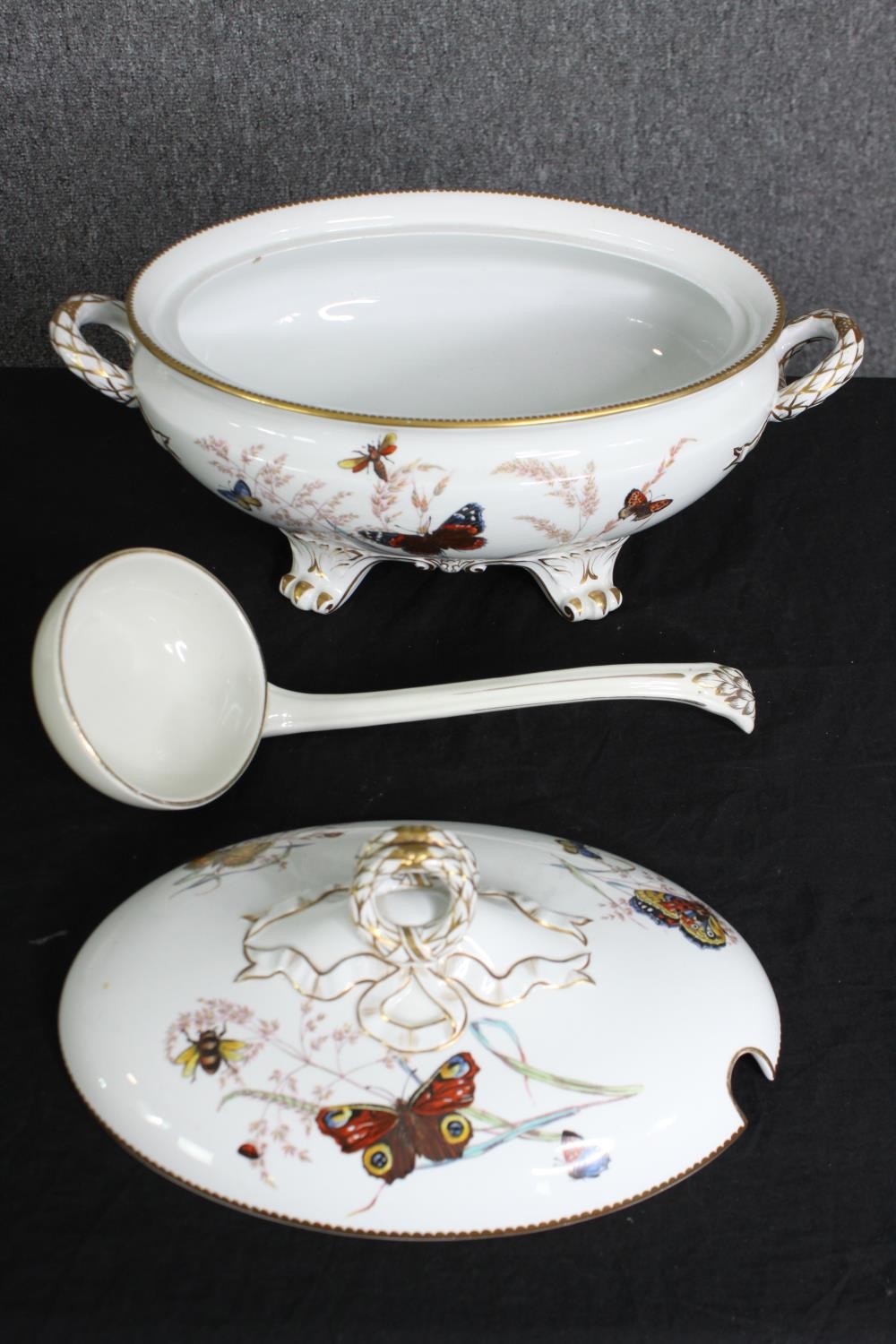 A group of four various 19th century tureens, including Derby and other Staffordshire porcelain, one - Bild 15 aus 15