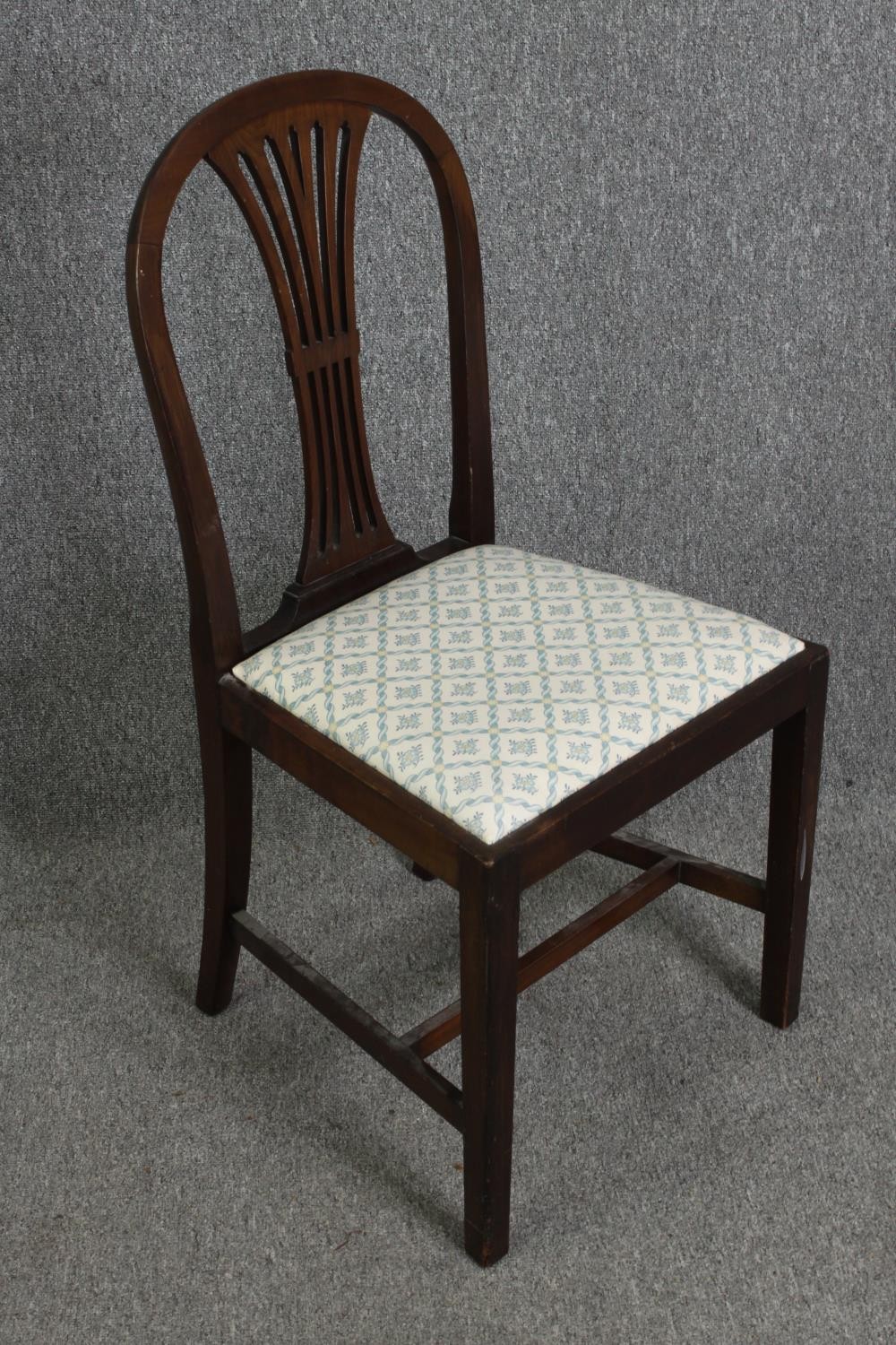 A set of six Hepplewhite style dining chairs, early 20th century. - Image 2 of 9