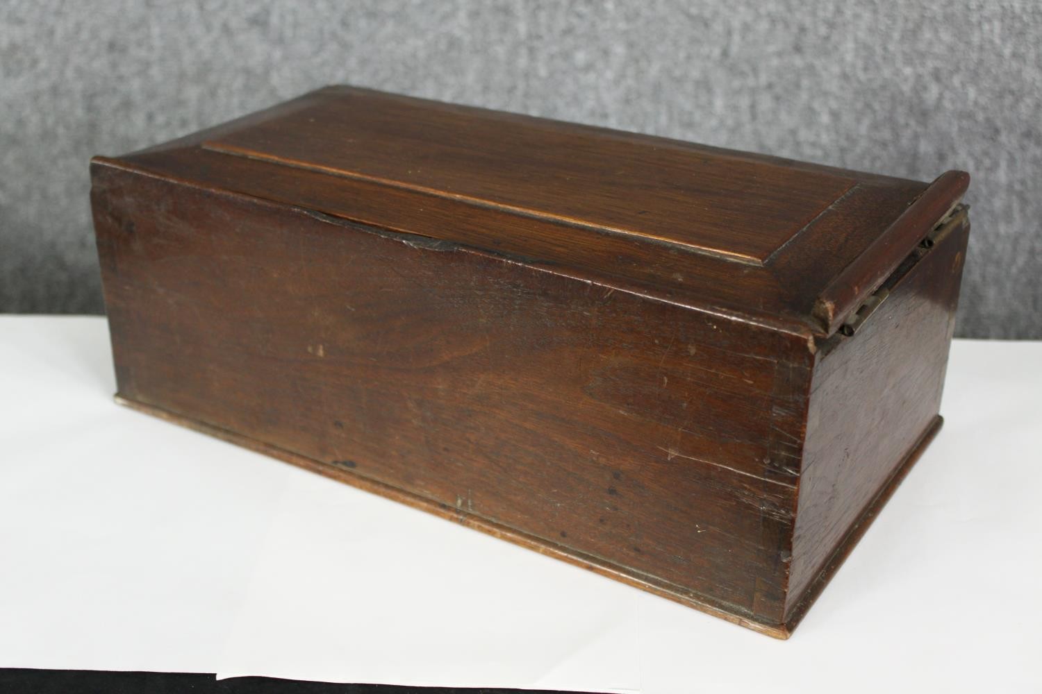 An antique mahogany box. H.22 W.35 D.12cm. - Image 3 of 5