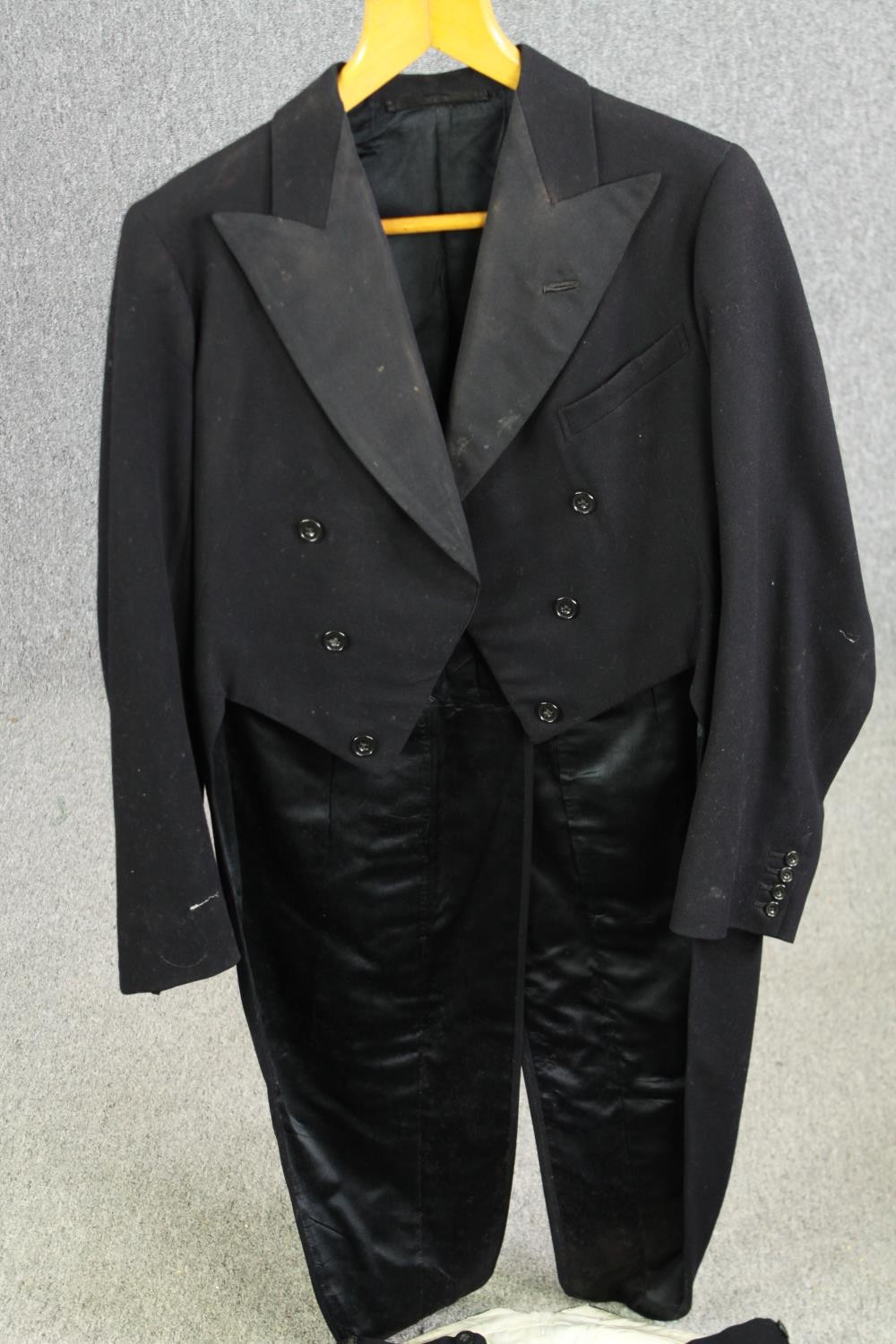 A British army tailcoat outfit. - Image 2 of 5