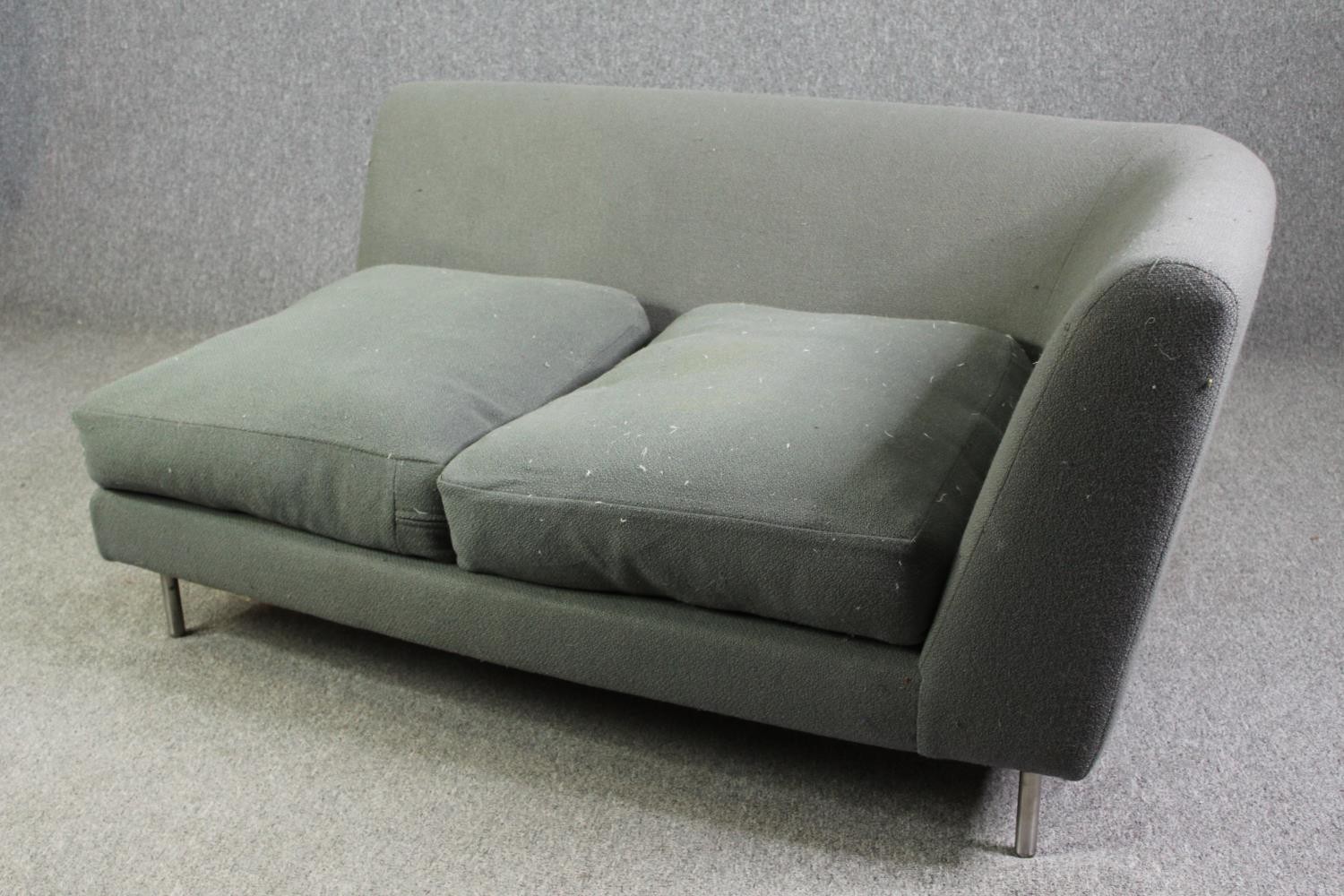 A contemporary corner sofa on chrome supports. H.72 W.150 D.98cm. - Image 3 of 4
