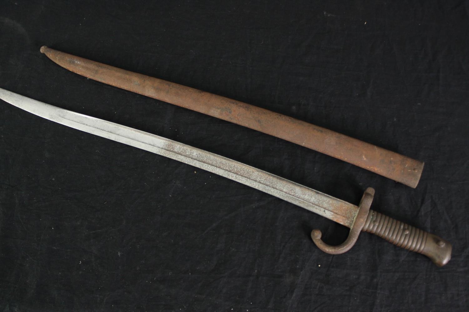 An 1866 pattern French Chassepot sword bayonet. L.71cm. - Bild 2 aus 7