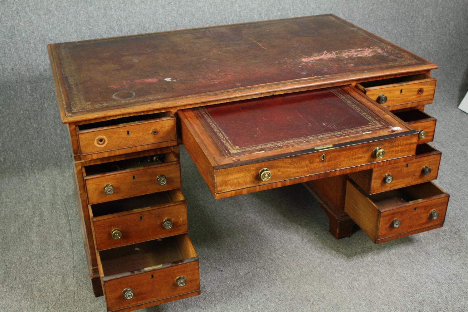 An early Victorian mahogany pedestal desk, with tooled red leather top and matching fitted leather - Image 6 of 10