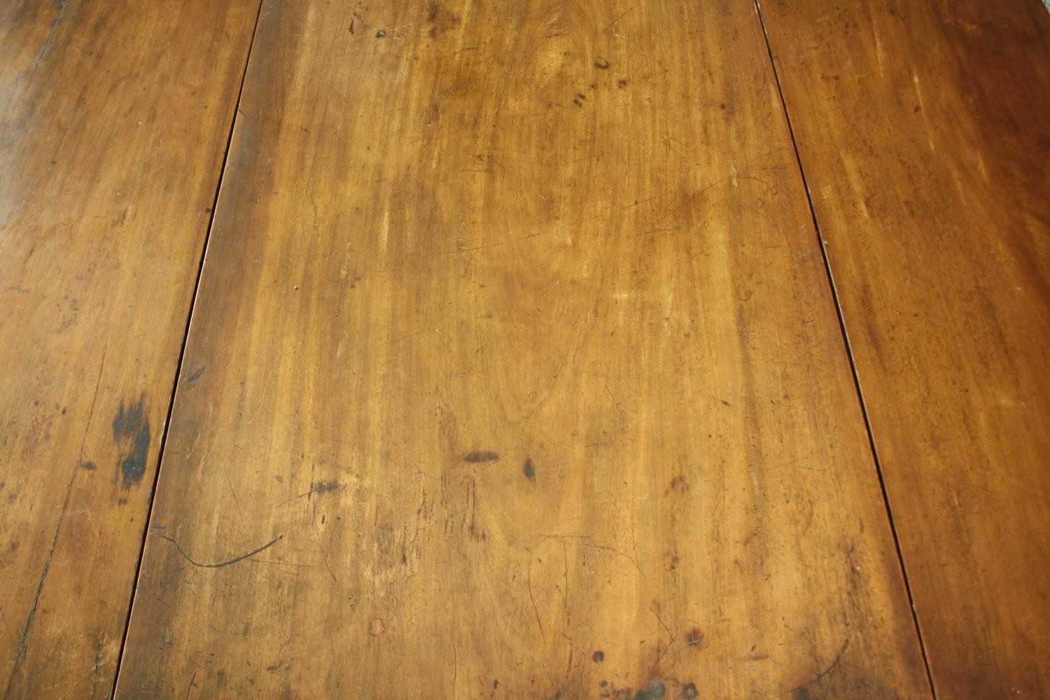 A George III mahogany Pembroke table. H.70 W.96 D.73cm. - Bild 7 aus 8