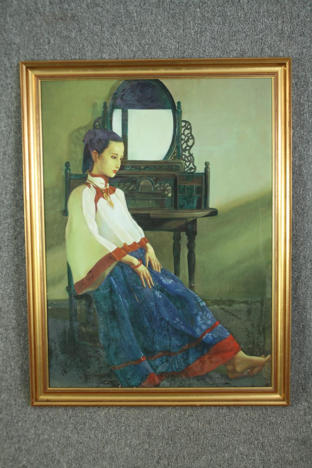Oil on canvas portrait of a young eastern woman in a contemplative pose, in a giltwood frame. H. - Bild 2 aus 4
