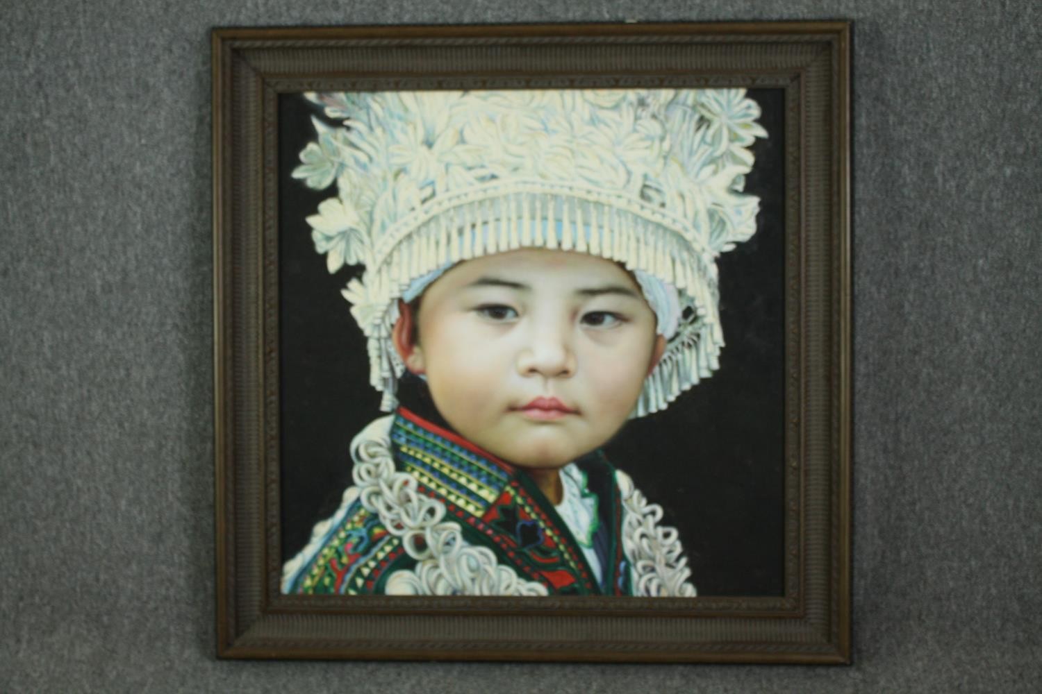 Oil on canvas, portrait of a young Eastern girl in a Hmong Miao headdress, within a hardwood - Bild 2 aus 3