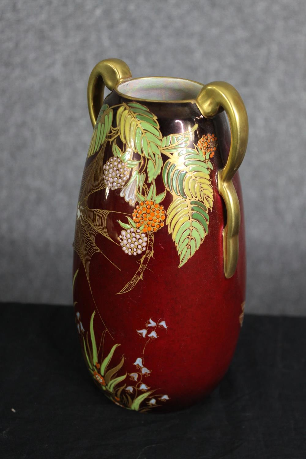 A Carltonware Rouge Royale vase. H.21cm. - Bild 2 aus 5