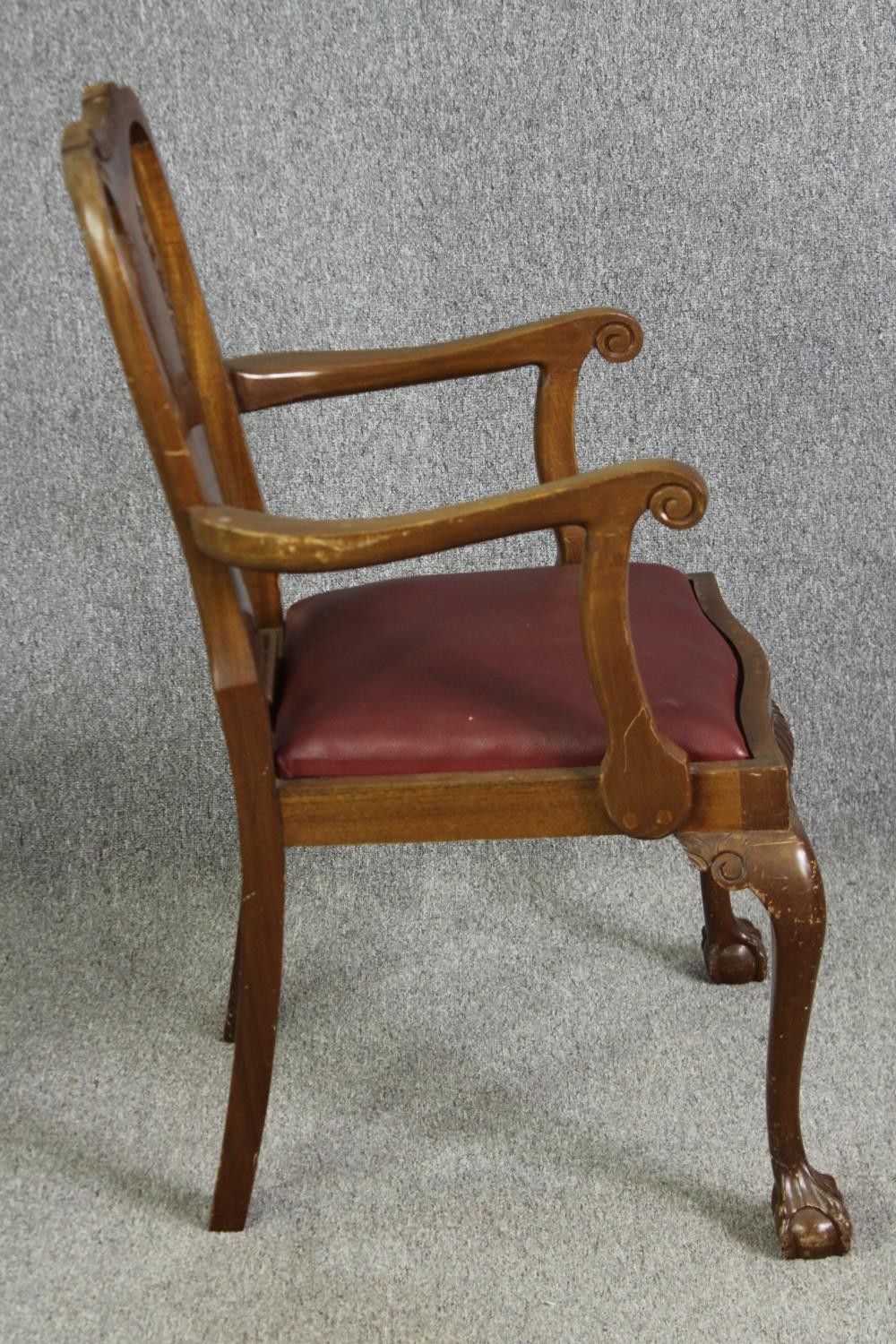 A set of six walnut dining chairs, in the George II style, including two carvers. H.126 W.100 D. - Image 4 of 7