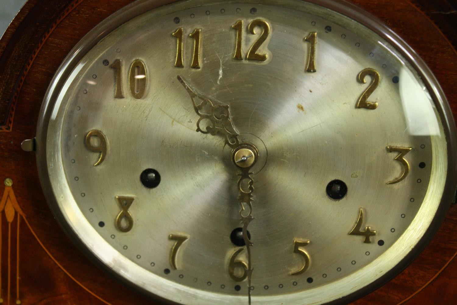 A mahogany and string inlaid mantel clock. H.28 W.55 D.17cm. - Image 4 of 6