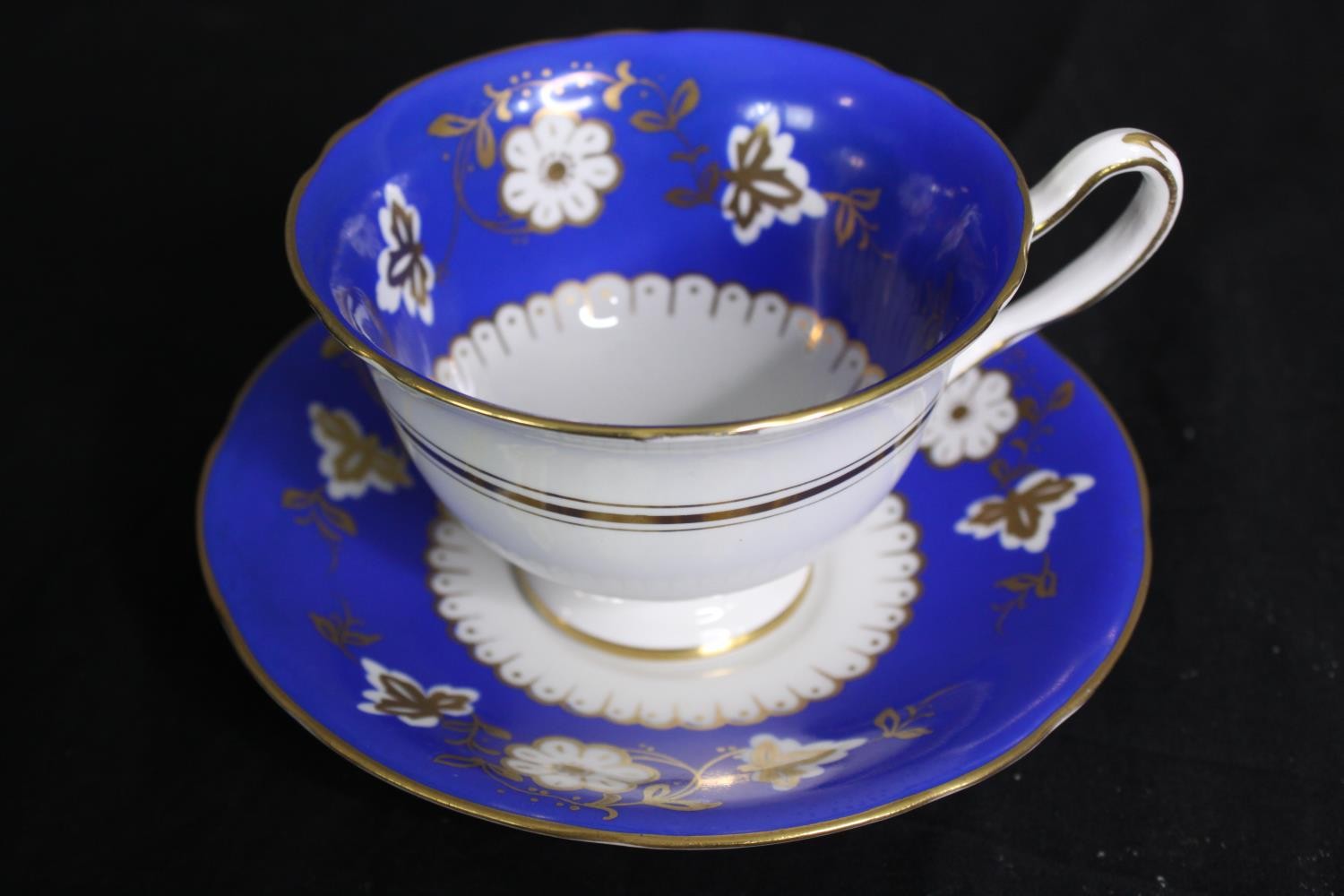 A Hawkins, mid 20th century porcelain part tea service. Dia.23cm. (largest). - Bild 4 aus 6