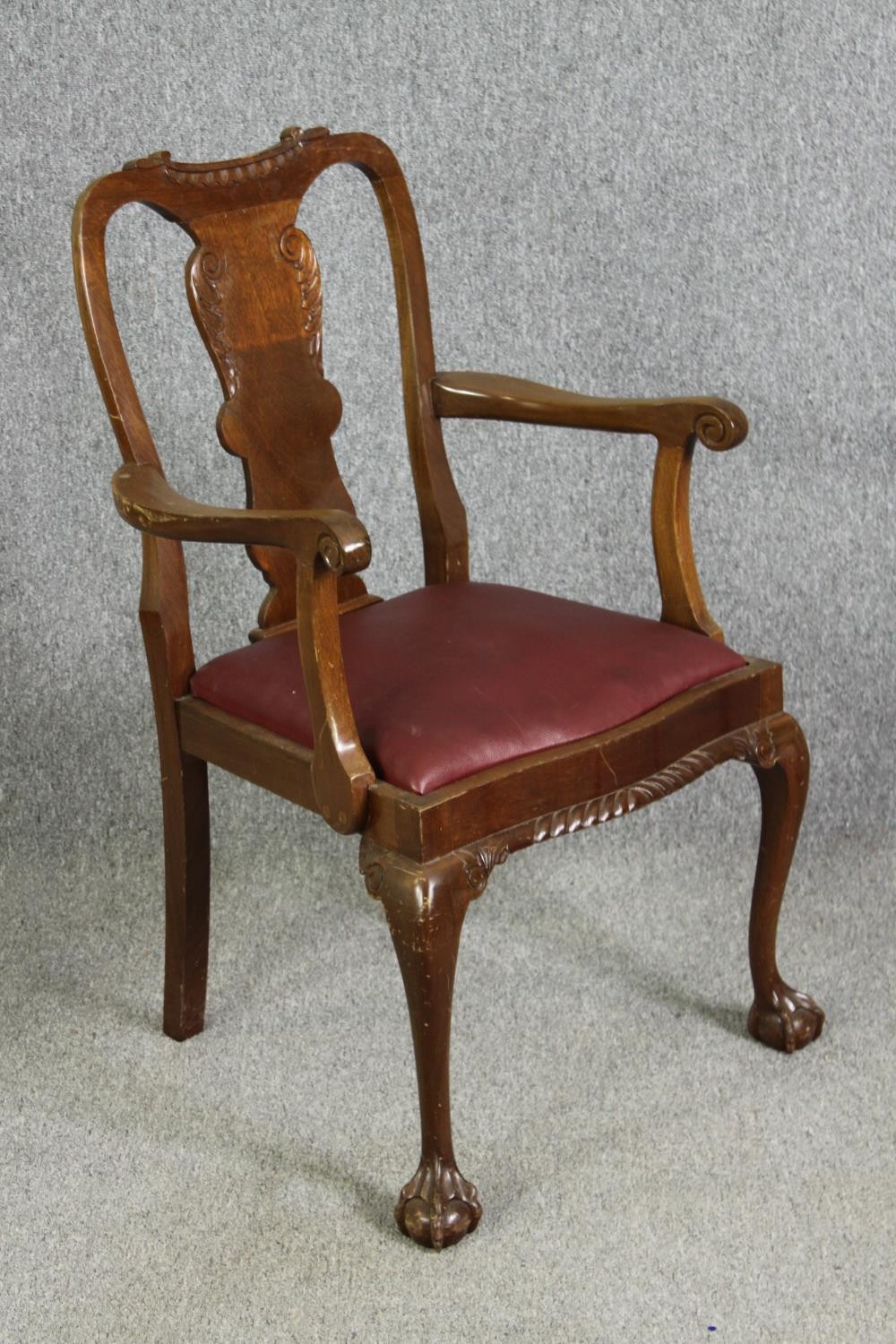 A set of six walnut dining chairs, in the George II style, including two carvers. H.126 W.100 D. - Image 3 of 7