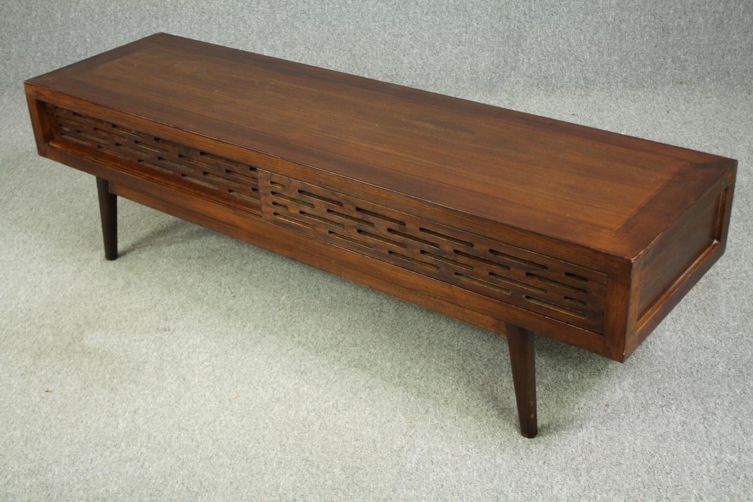 A large retro styled hardwood low side table or coffee table. H.45 W.160 D.45cm. - Image 3 of 11