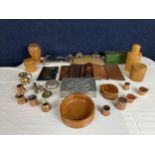 Various small items of copper and treen