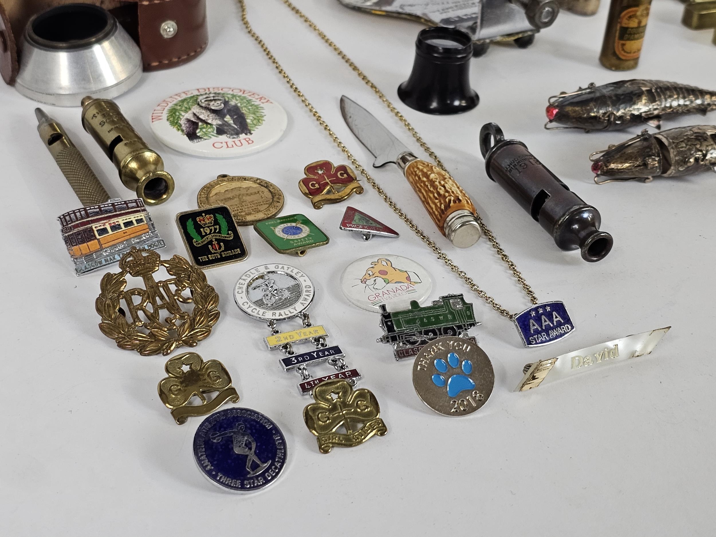 Interesting collection of enamel badges and collectables including WW1 military whistle with arrow - Image 12 of 16