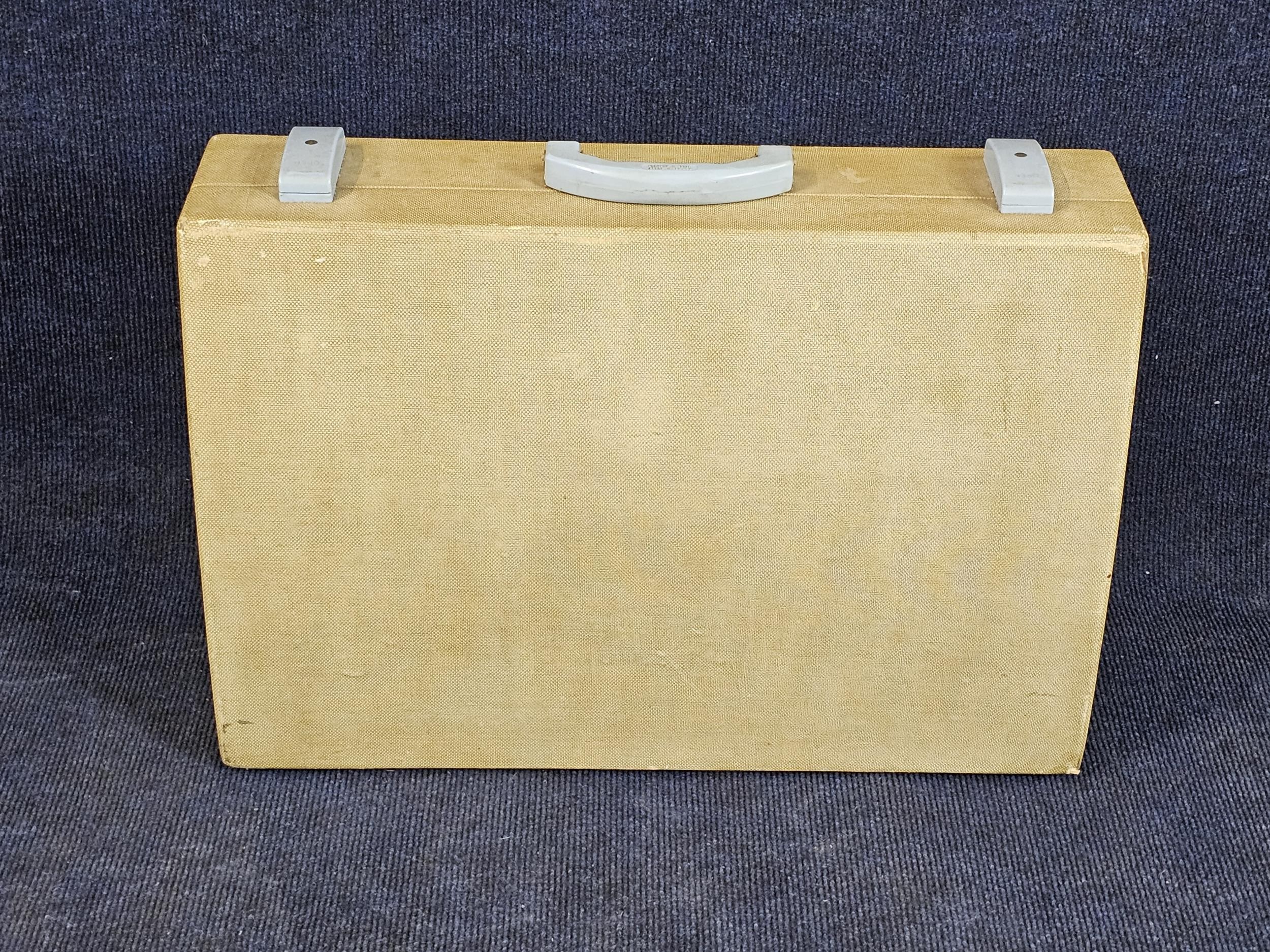 A Brexton retro vintage mid 20th century picnic hamper. H.39 W.52cm. - Image 8 of 8