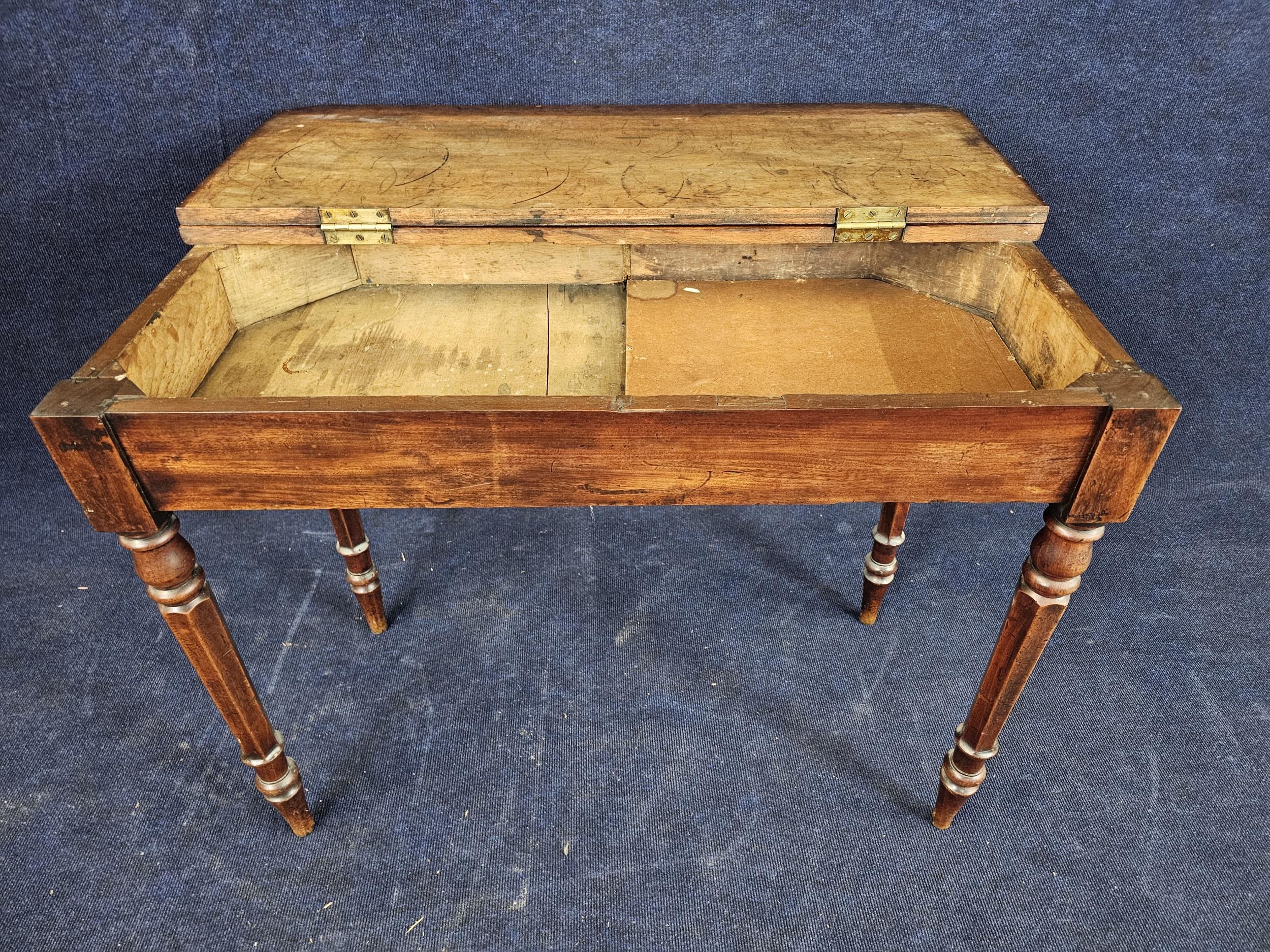 A George IV mahogany side table with hinged lid. H.75 W.95 D.52cm. - Bild 3 aus 5