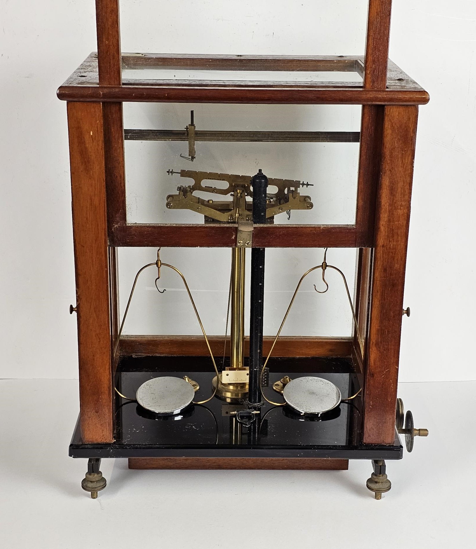 A set of early 20th century balance scales by Oertling (model number 48G.C.) in a mahogany case. H. - Image 4 of 8