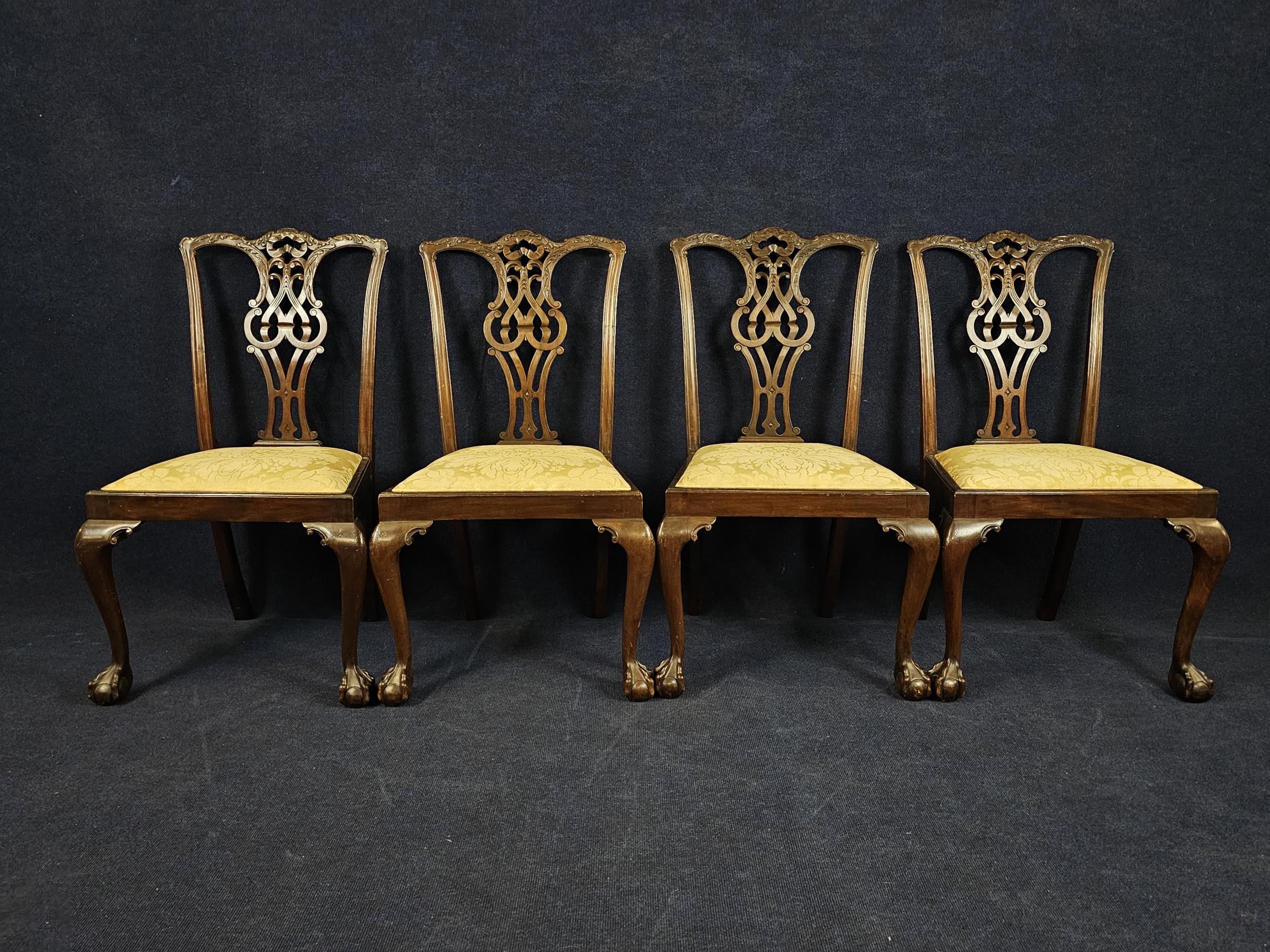 A set of four George II style mahogany dining chairs, 20th century. H.98cm.