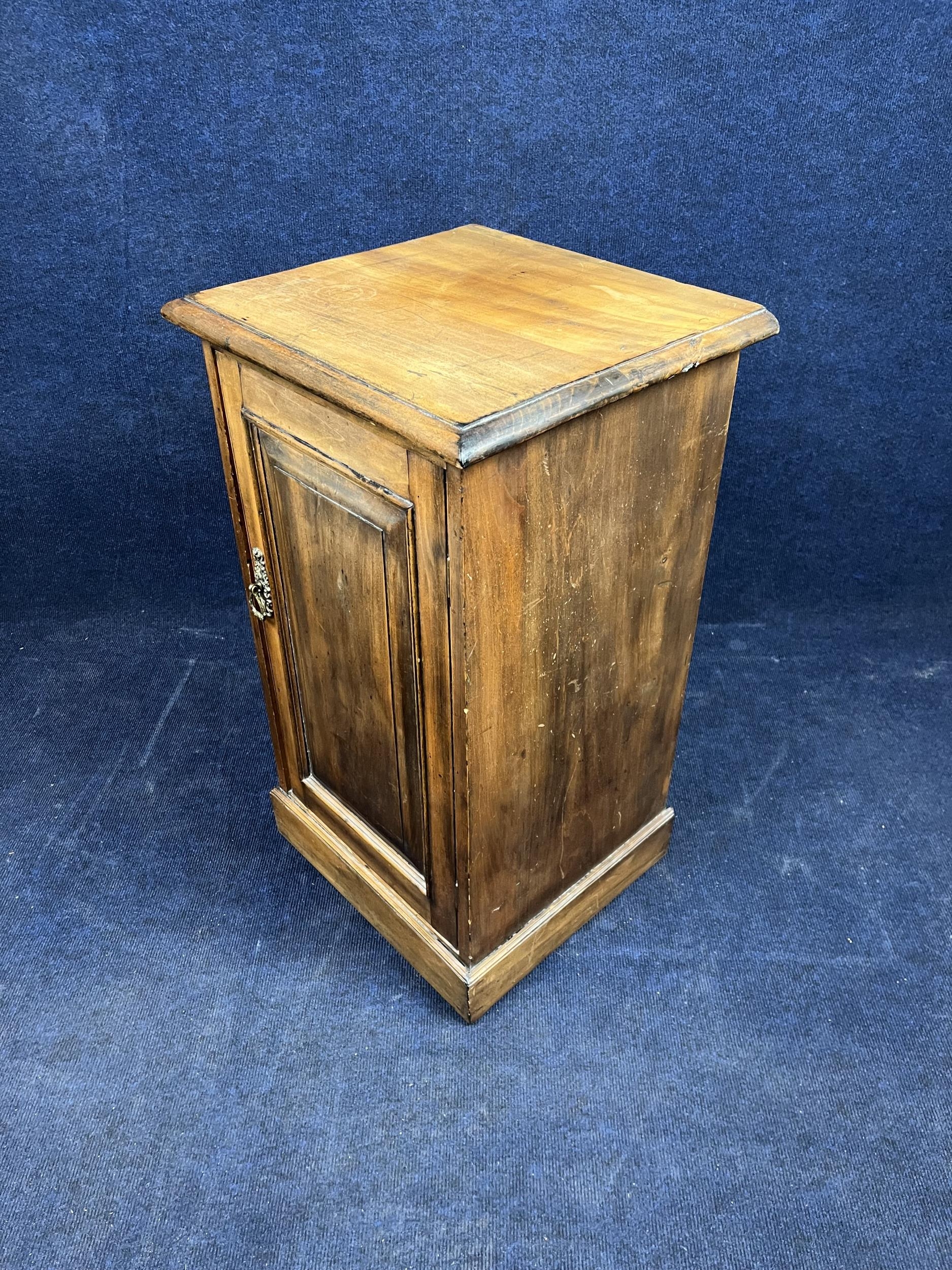 A pine pot cupboard, early 20th century. H.77 W.44 D.42.cm - Image 3 of 4