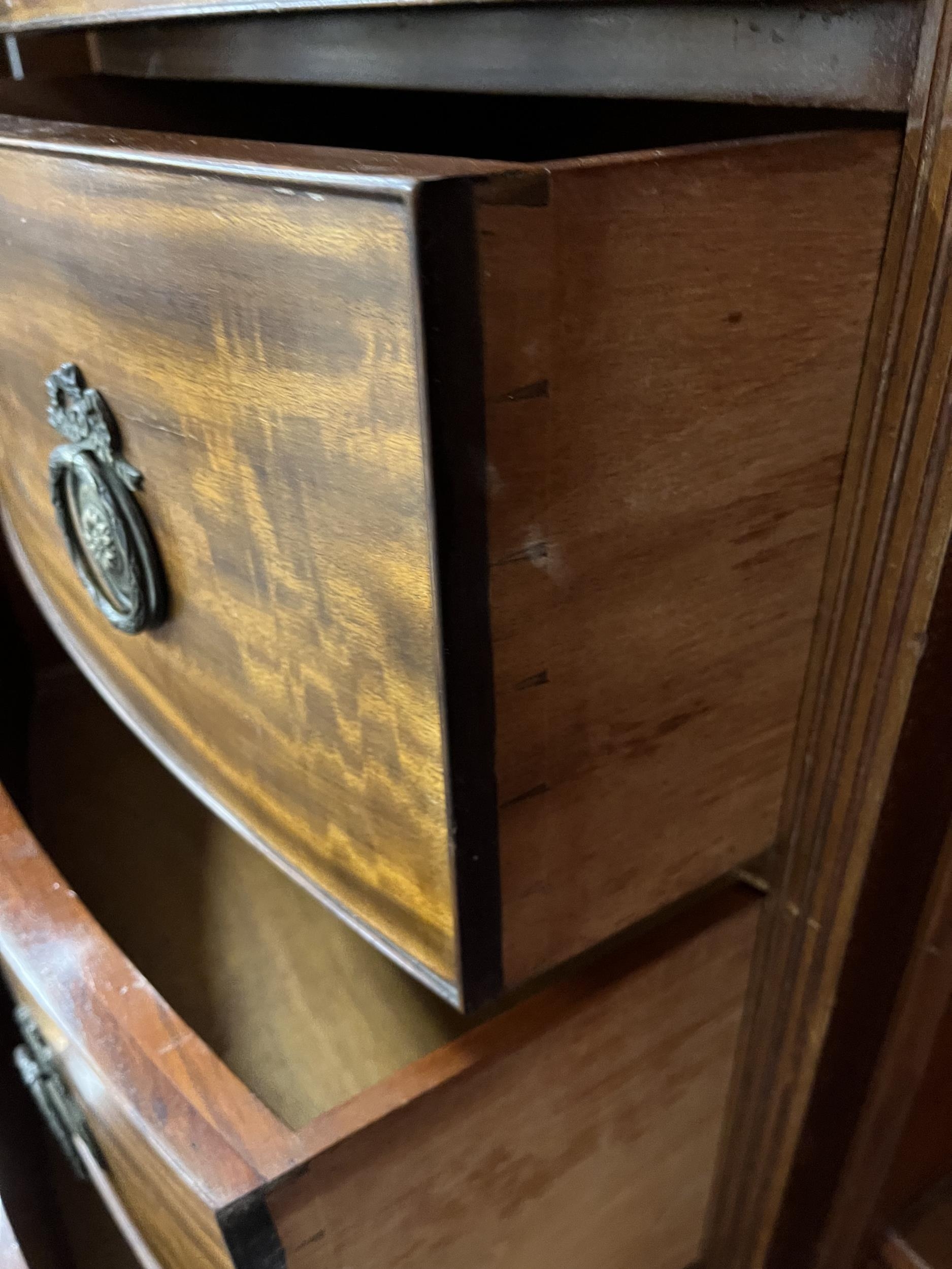 A mahogany and mirrored, break bow front wardrobe, 20th century. H.210 W.186 D.60.cm - Image 7 of 10